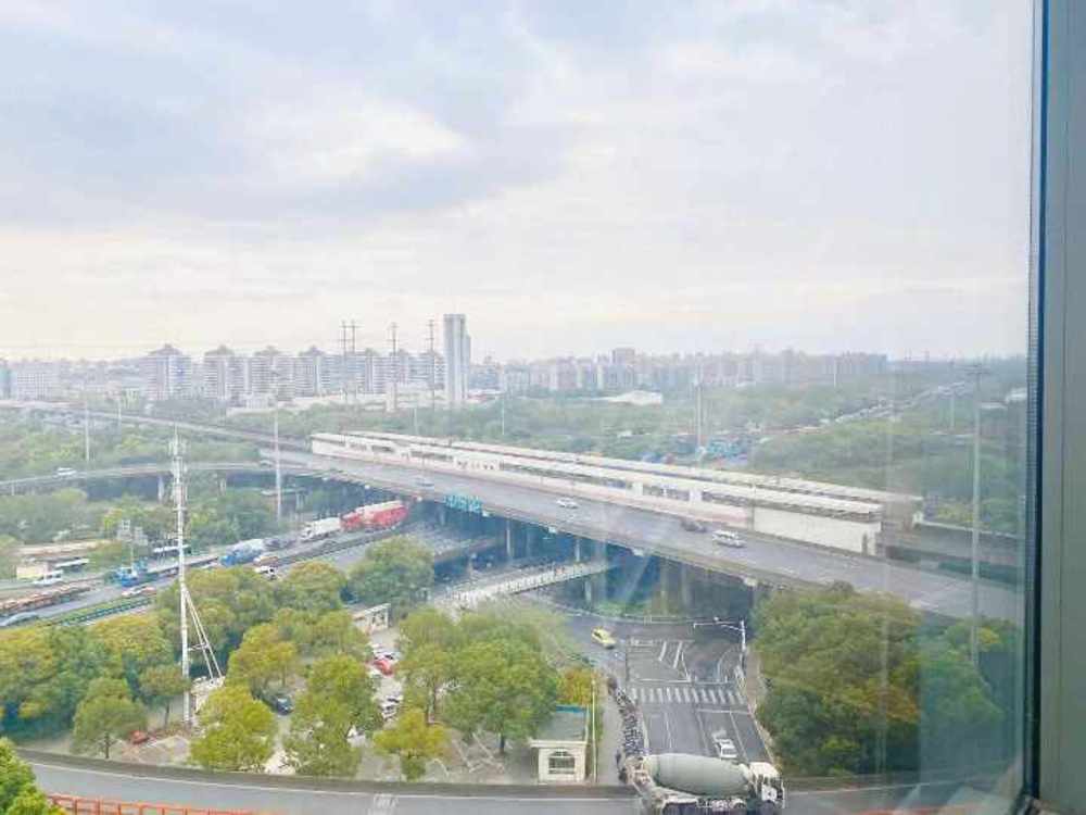 泰德科技园一号线地铁口 高层采光通透  精装复式303平