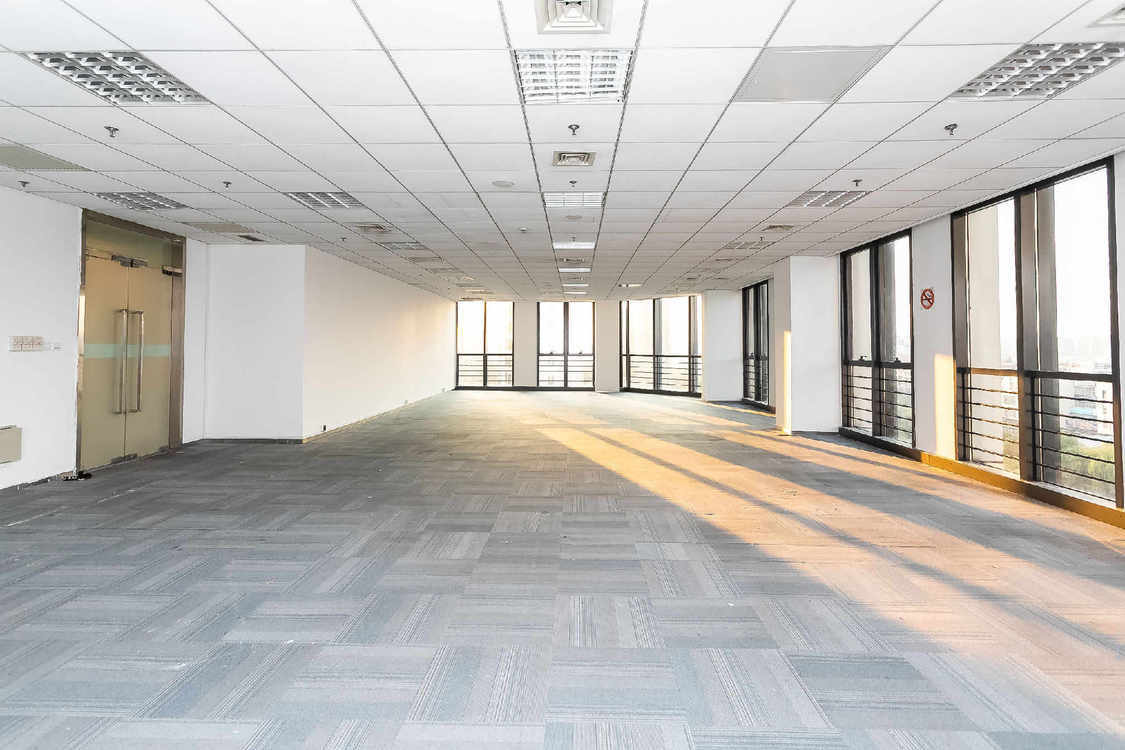 宝山 华滋奔腾大厦 247平米 中等装修