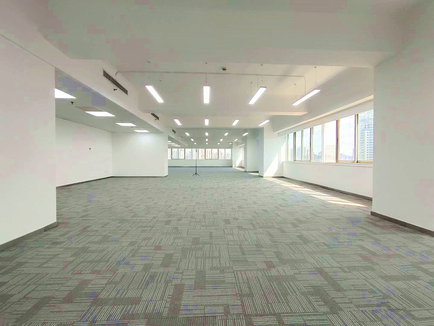 鸿运大厦253平米办公室出租-租金价格3.50元/m²/天