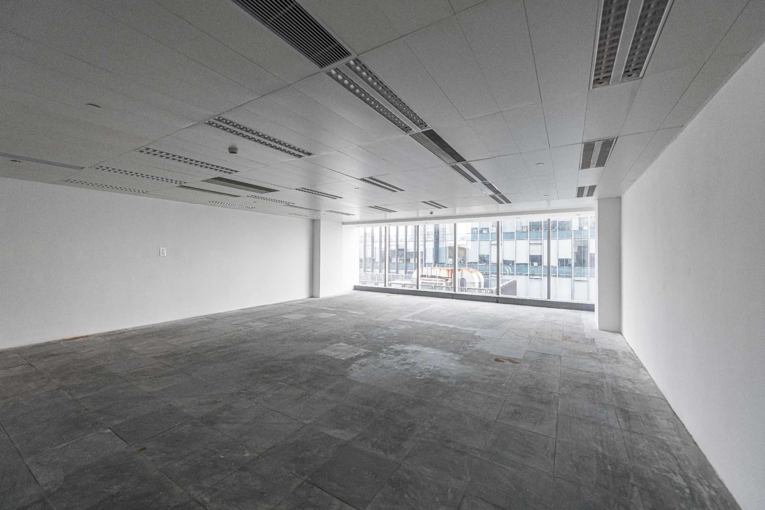 上海绿地中心123平米办公室出租-租金价格7.60元/m²/天