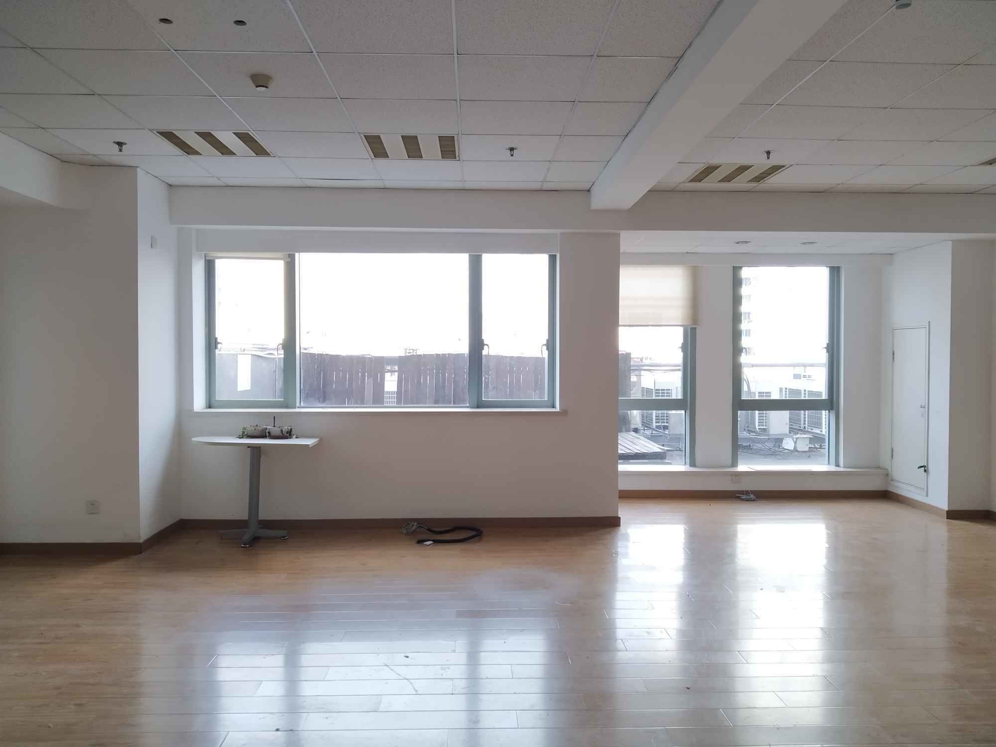 伸大厦52平米办公室出租-租金价格4.36元/m²/天