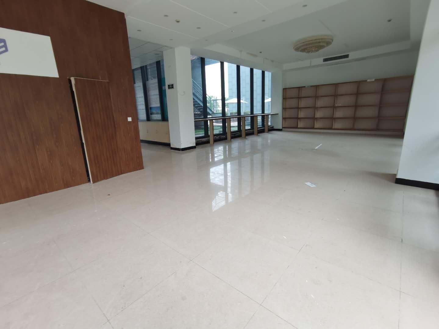 上海金融谷1317平米办公室出租-租金价格1.52元/m²/天
