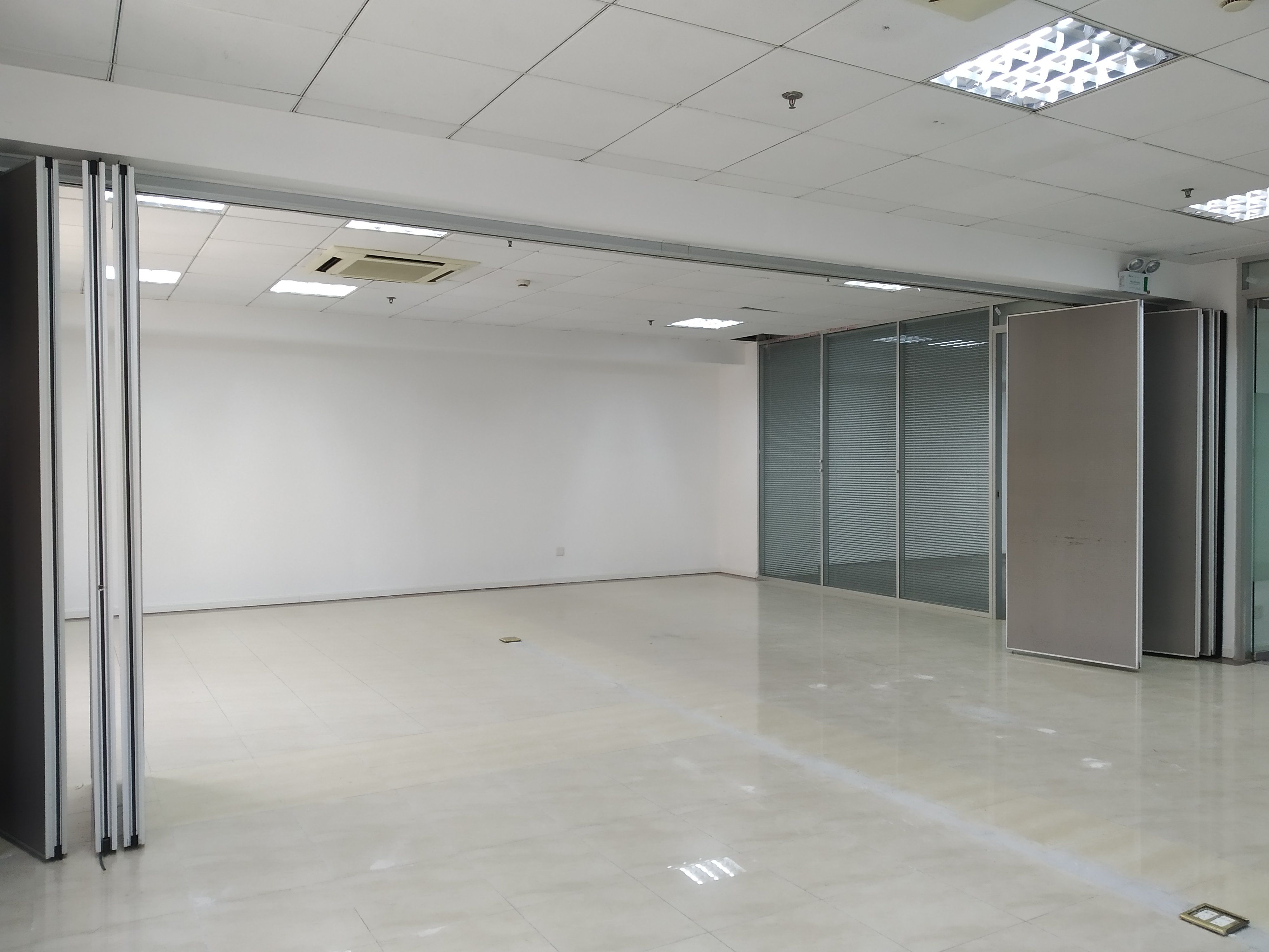 国峰科技大厦226平米办公室出租-租金价格3.55元/m²/天