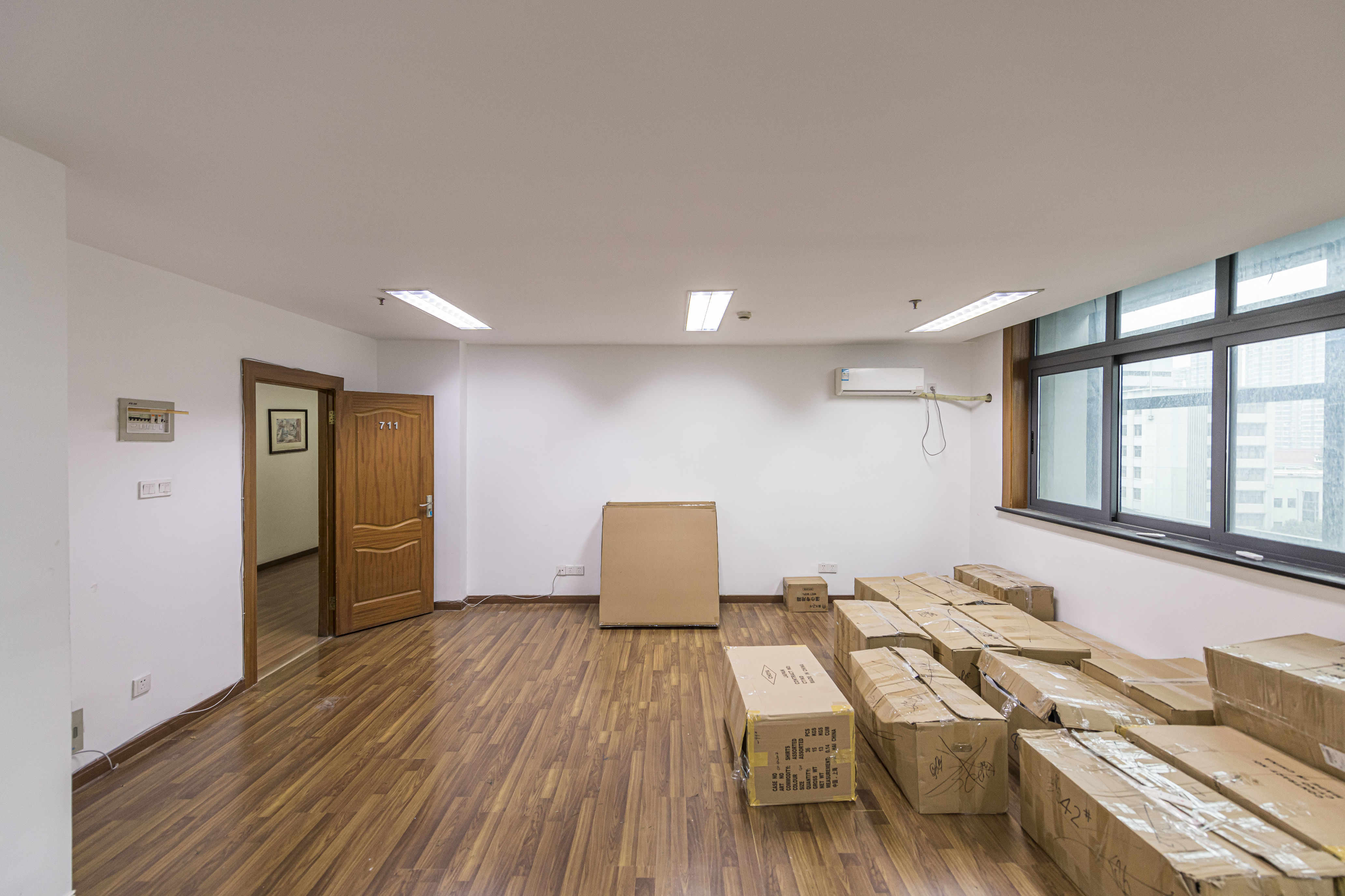 上服商厦70平米办公室出租-租金价格4.06元/m²/天