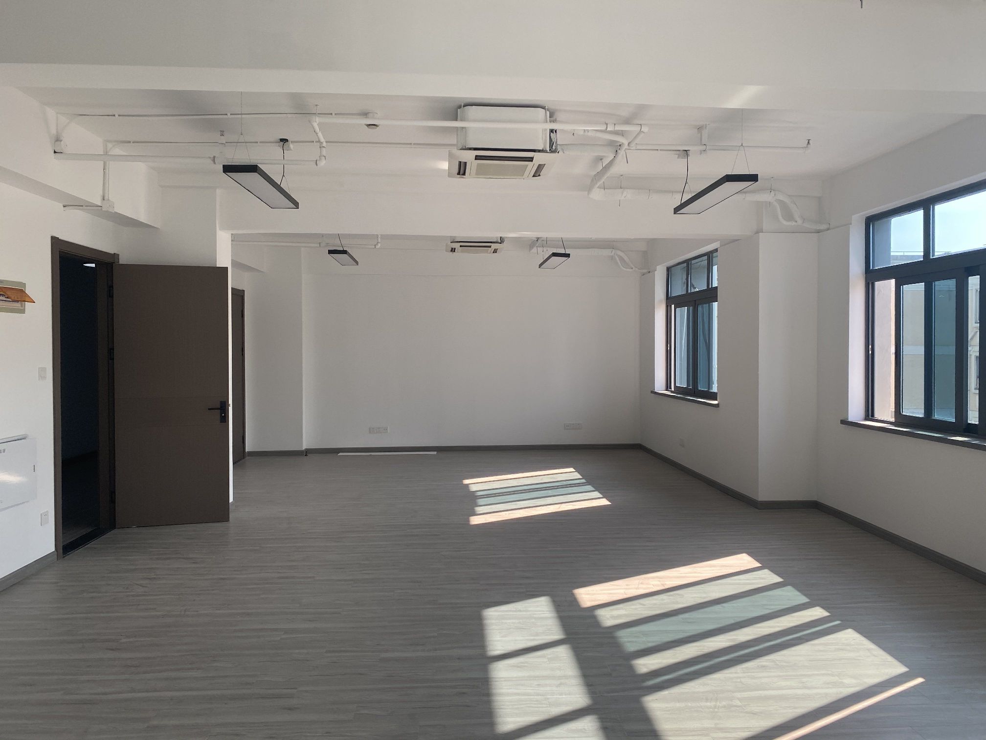 上服商厦35平米办公室出租-租金价格4.77元/m²/天