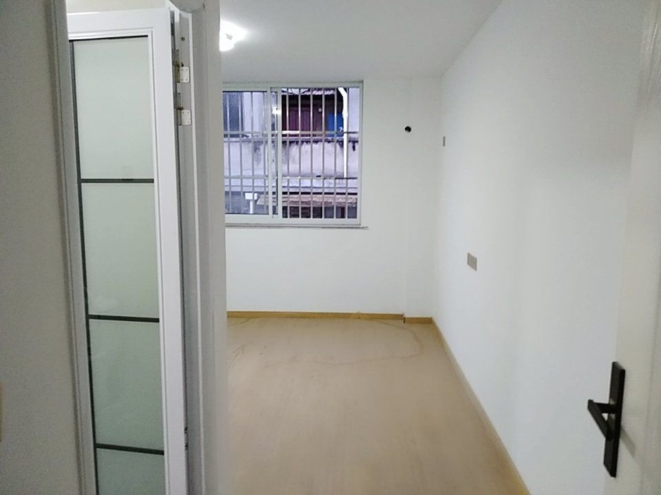 阳平商务楼35平米办公室出租-租金价格4.05元/m²/天