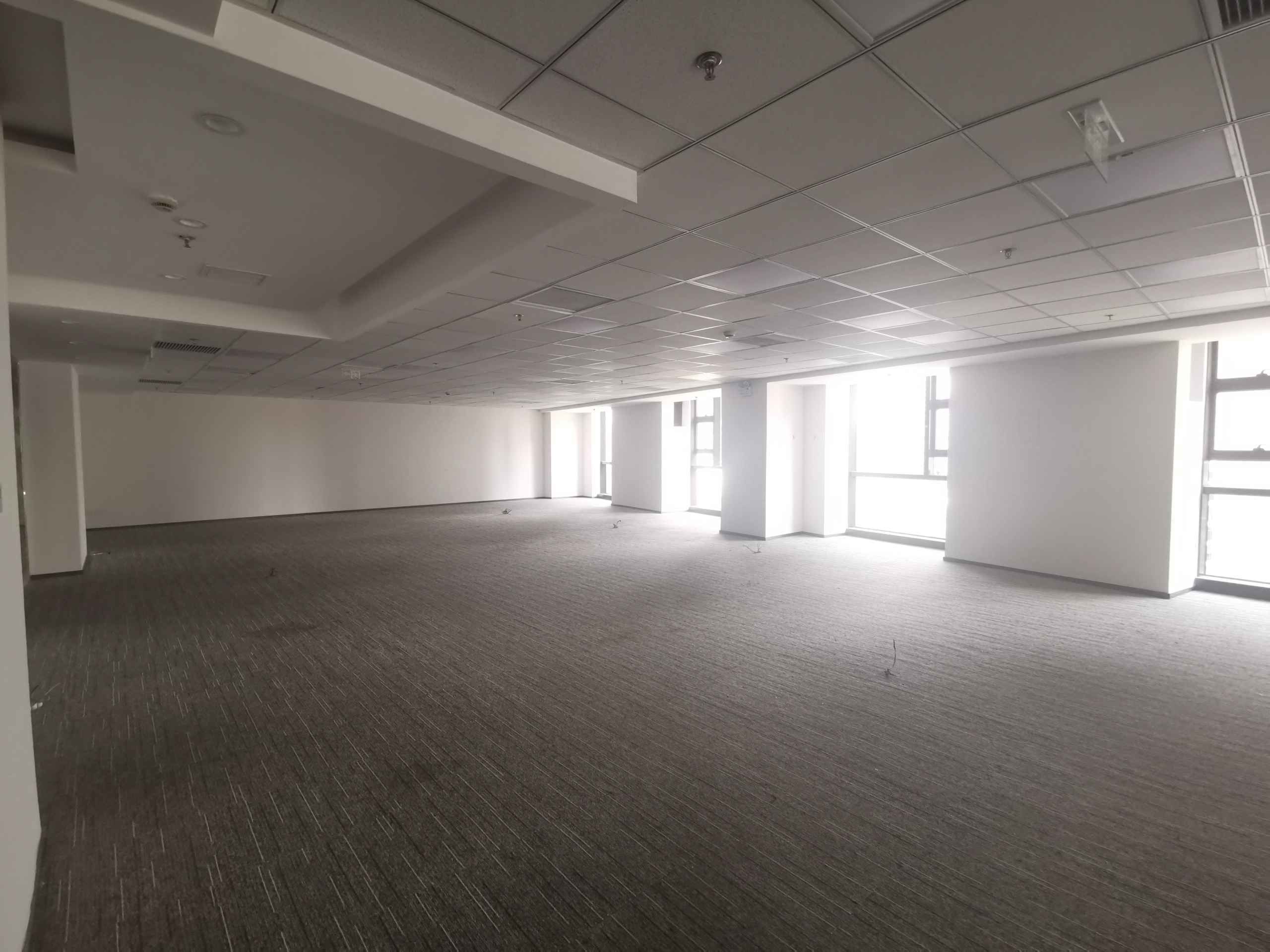 绿地汇中心952平米办公室出租-租金价格5.50元/m²/天