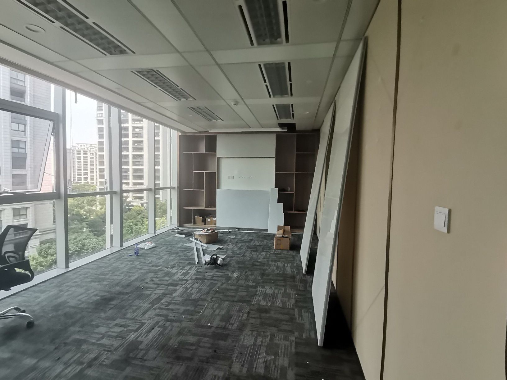 东航滨江中心400平米办公室出租-租金价格6.08元/m²/天