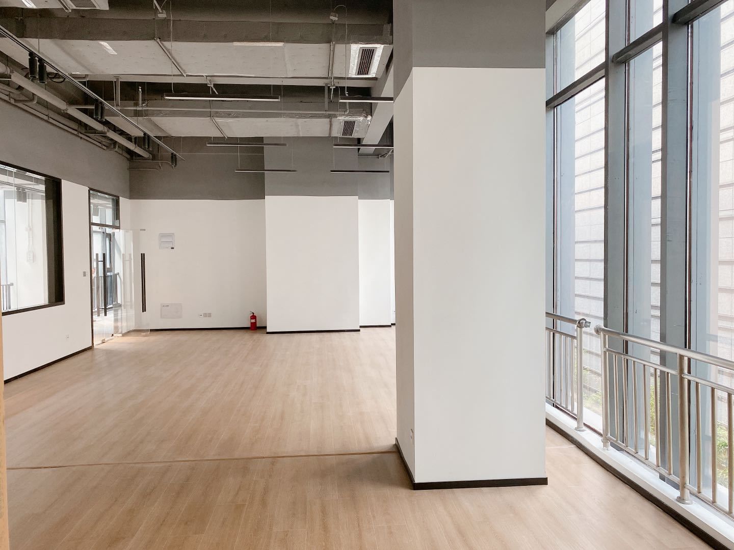 朵云轩艺术中心135平米办公室出租-租金价格6.59元/m²/天