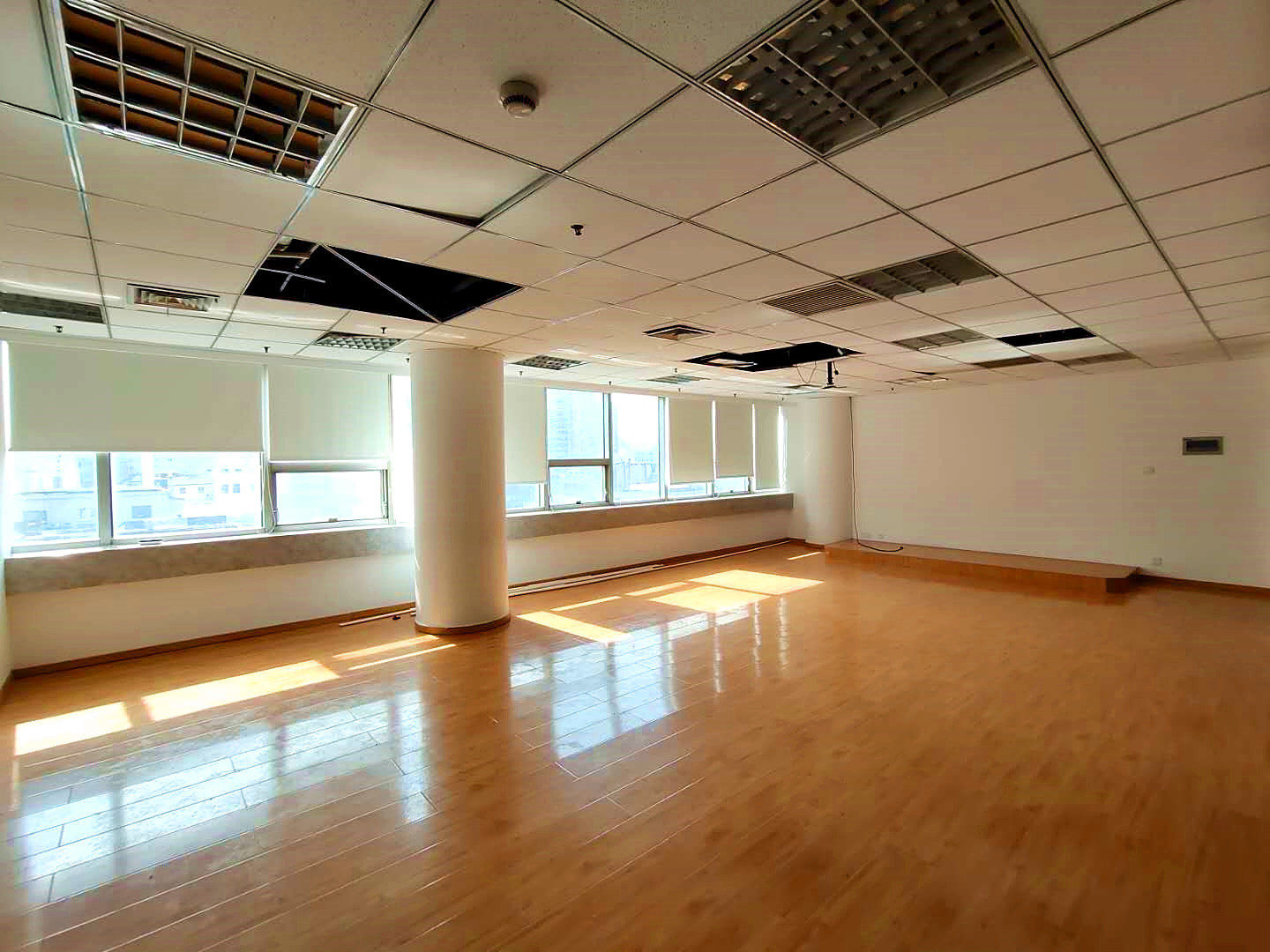 春申江大厦173平米办公室出租-租金价格4.56元/m²/天