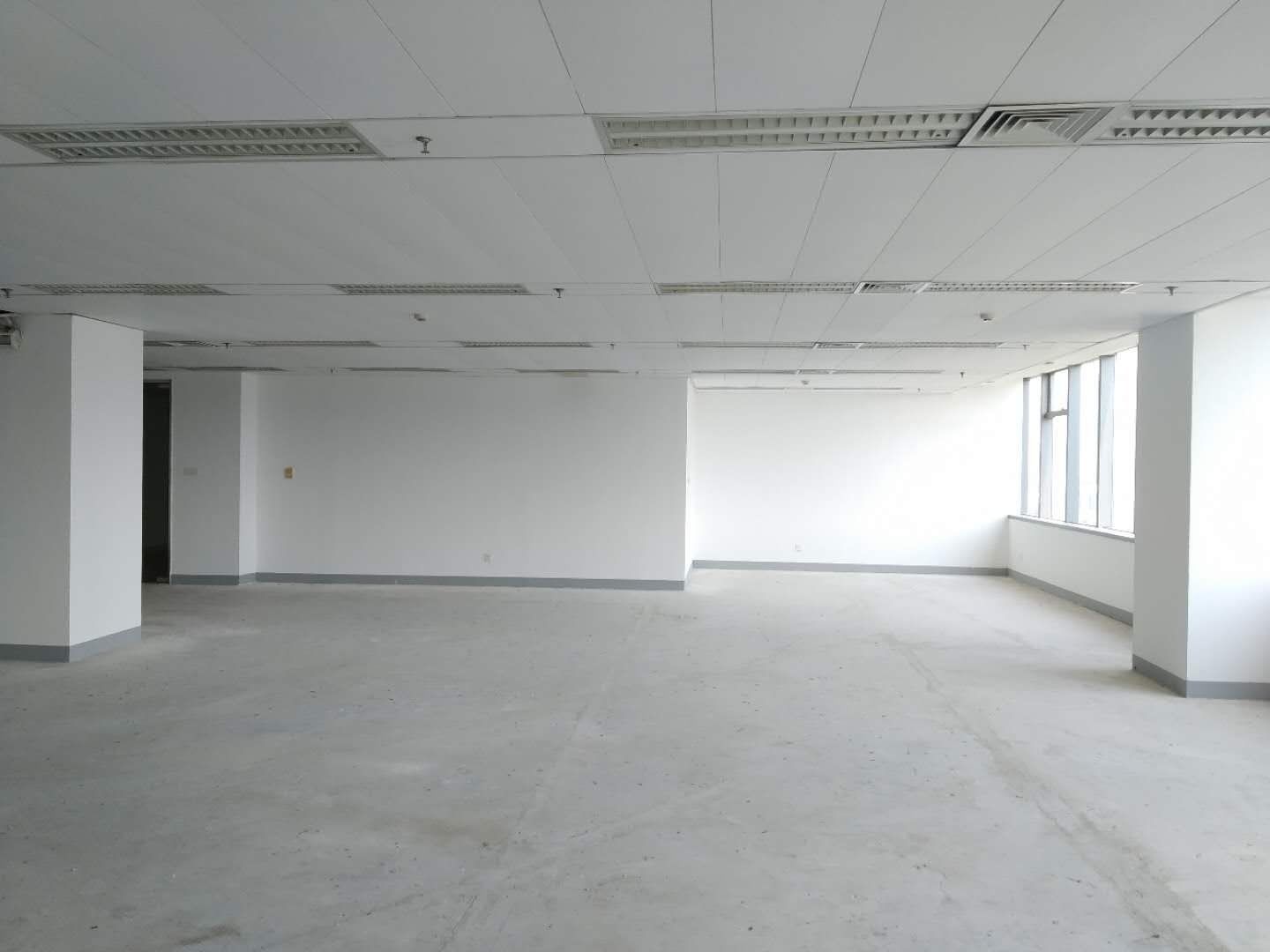 新漕河泾国际商务中心299平米办公室出租-租金价格5.68元/m²/天