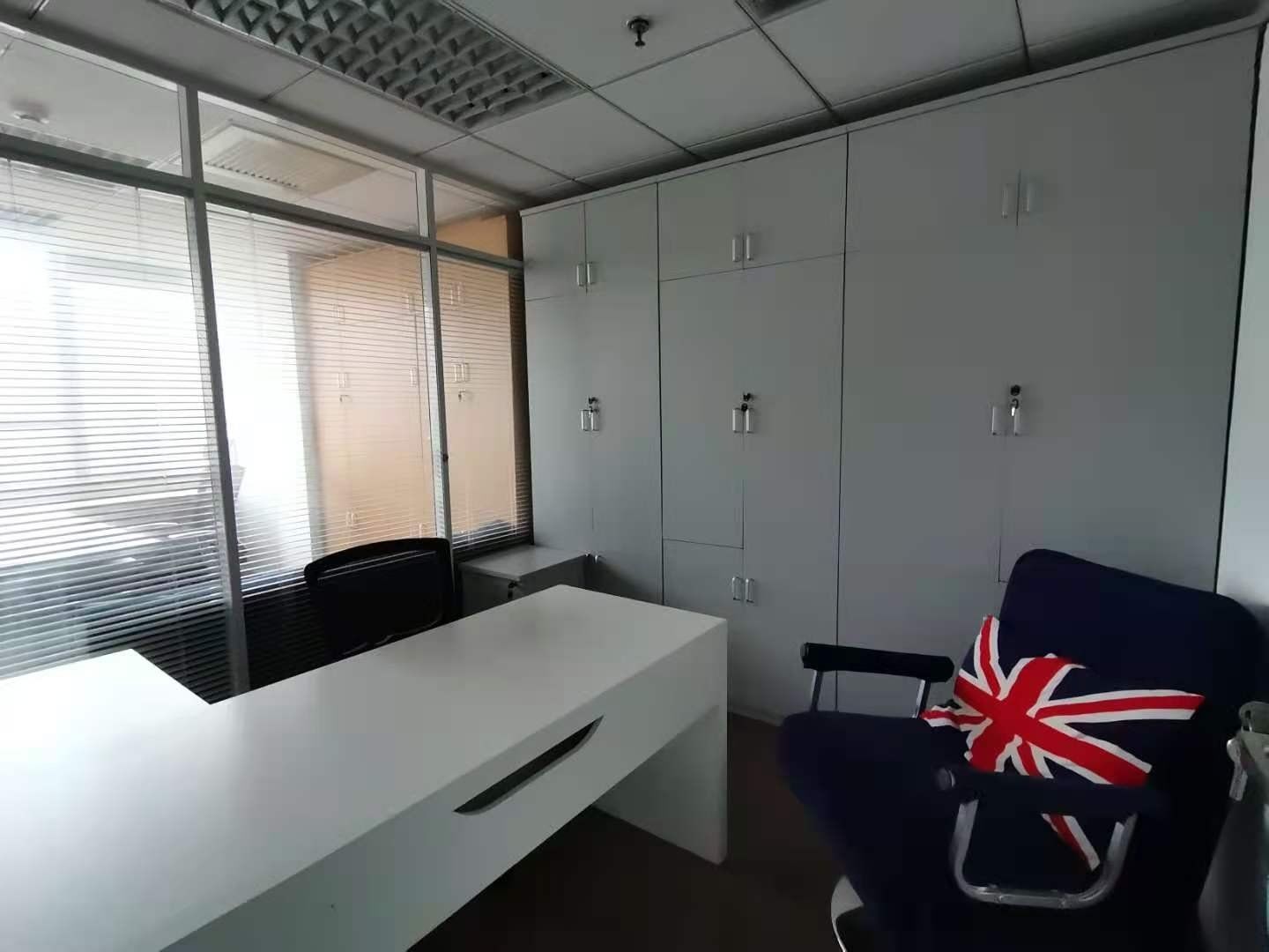 兆丰环球大厦徐汇宜山路兆丰环球97平精装修带家具多套可选