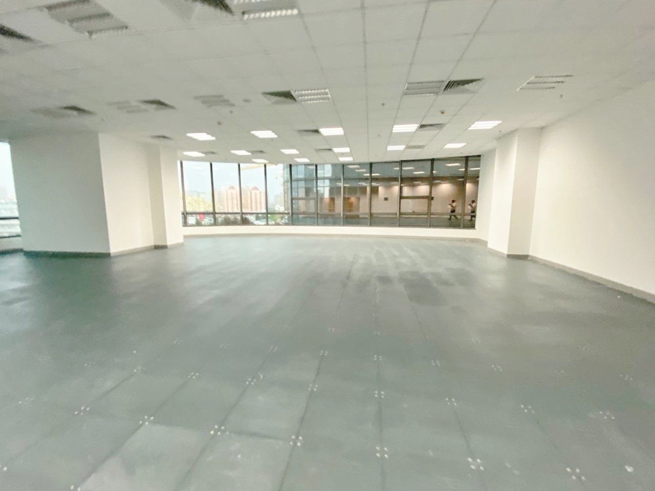 徐汇日月光中心318平米办公室出租-租金价格5.88元/m²/天