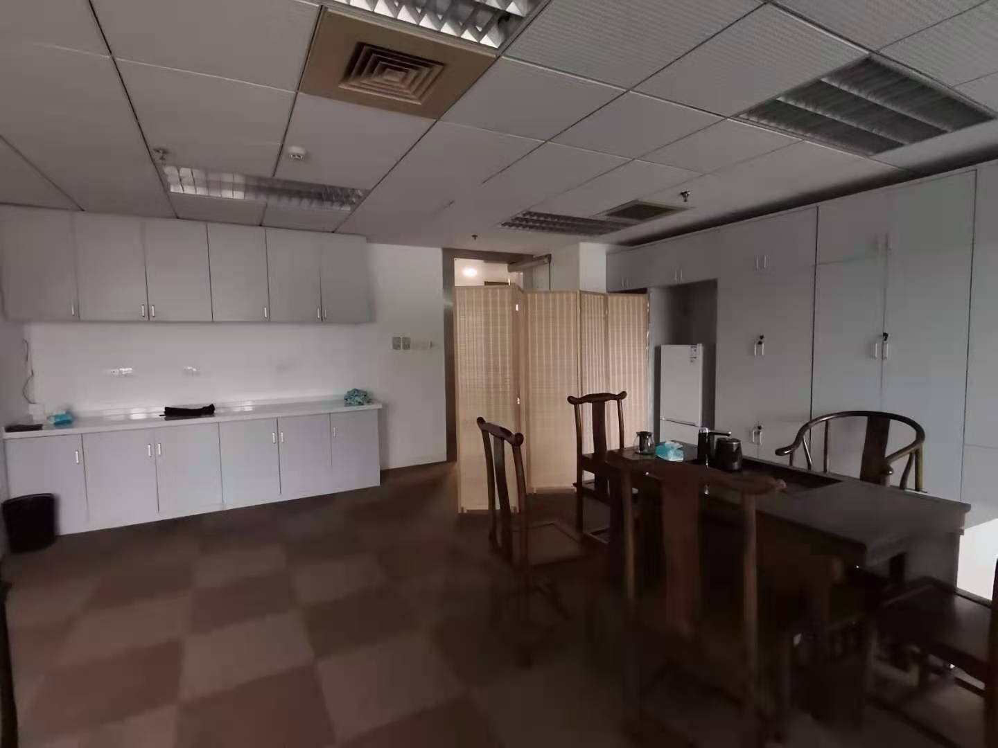 兆丰环球大厦徐汇宜山路兆丰环球97平精装修带家具多套可选