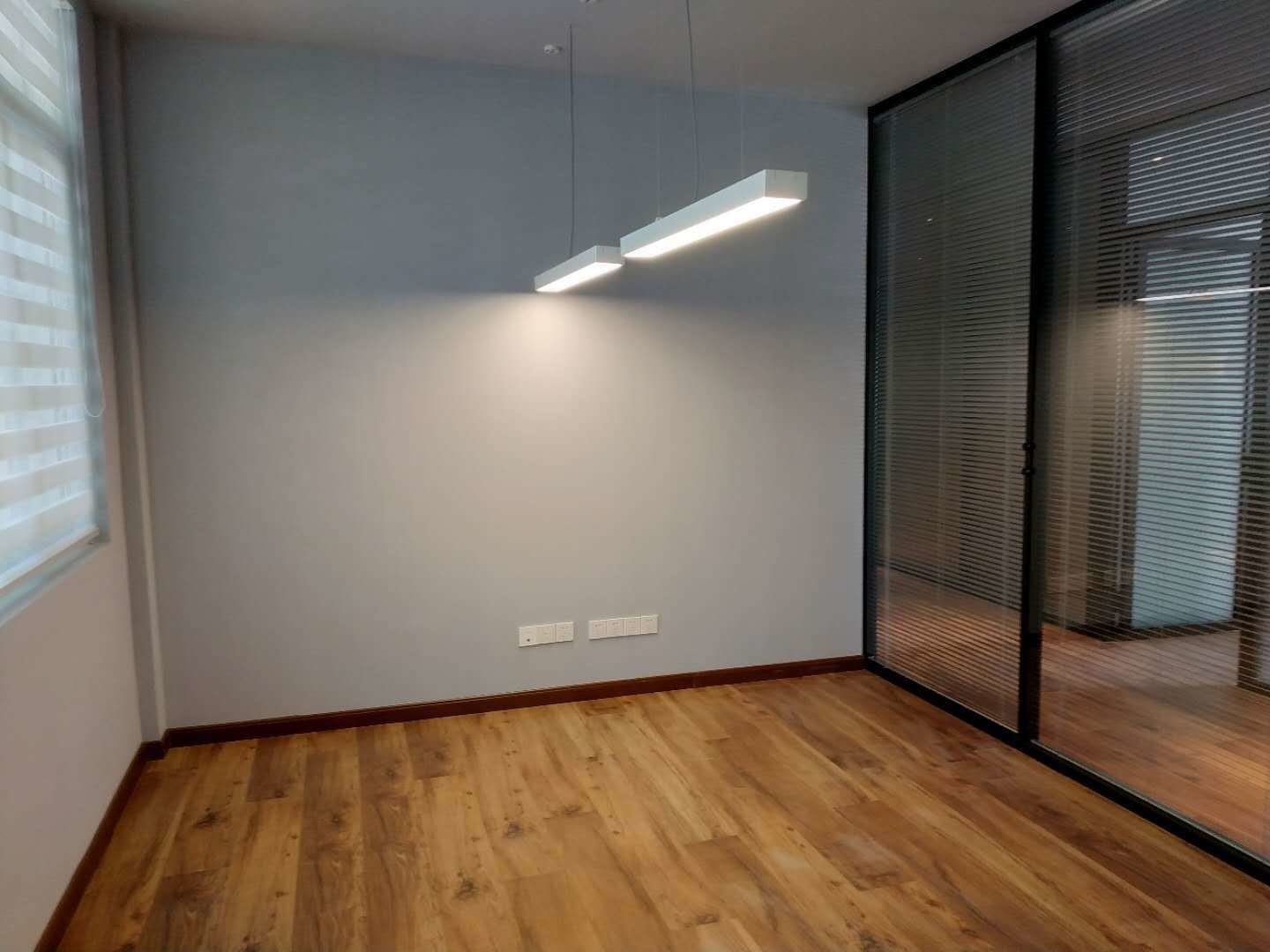 hdd轻质品格20平米办公室出租-租金价格7.00元/m²/天