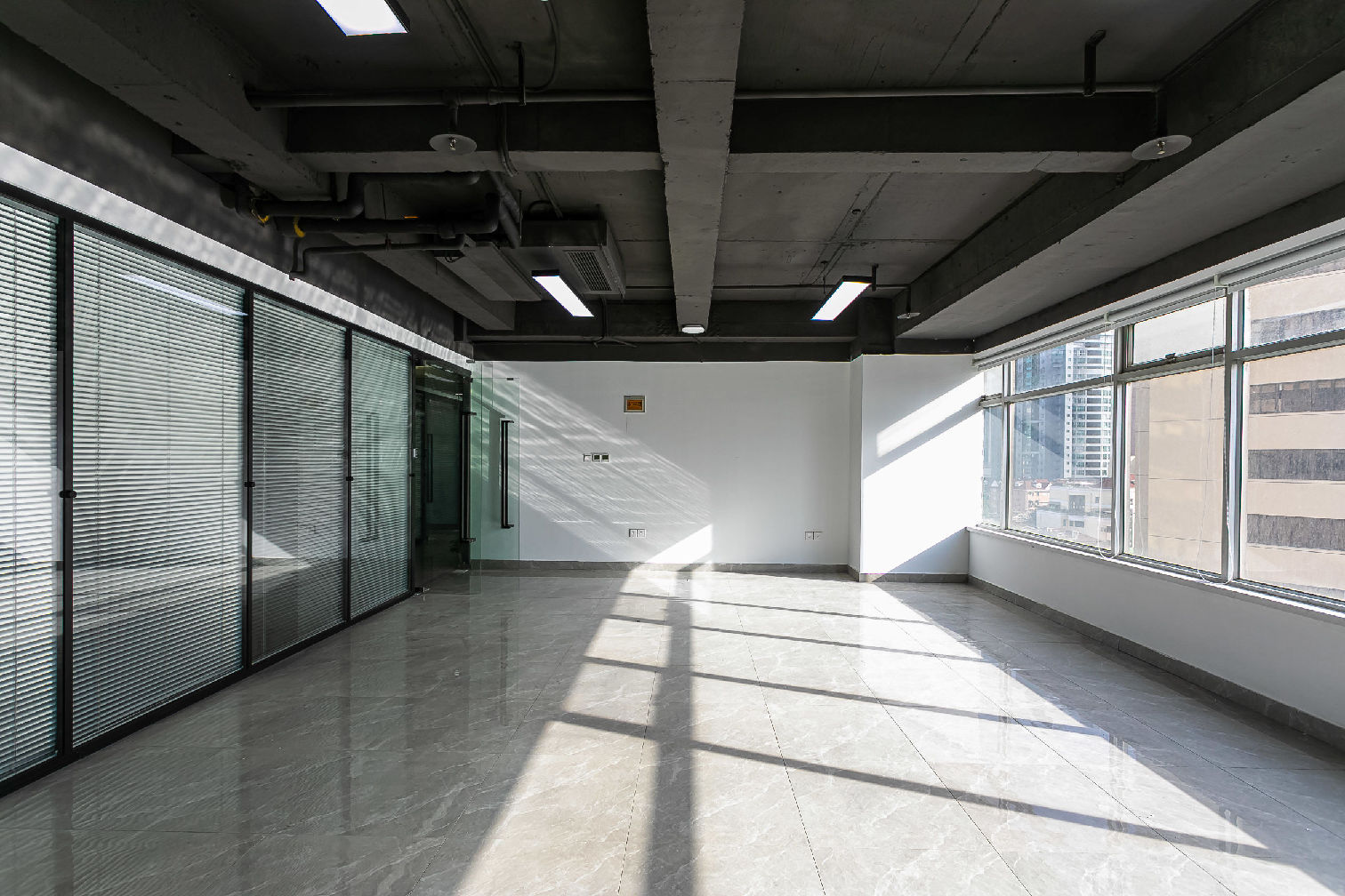 静安大厦103平米办公室出租-租金价格4.06元/m²/天