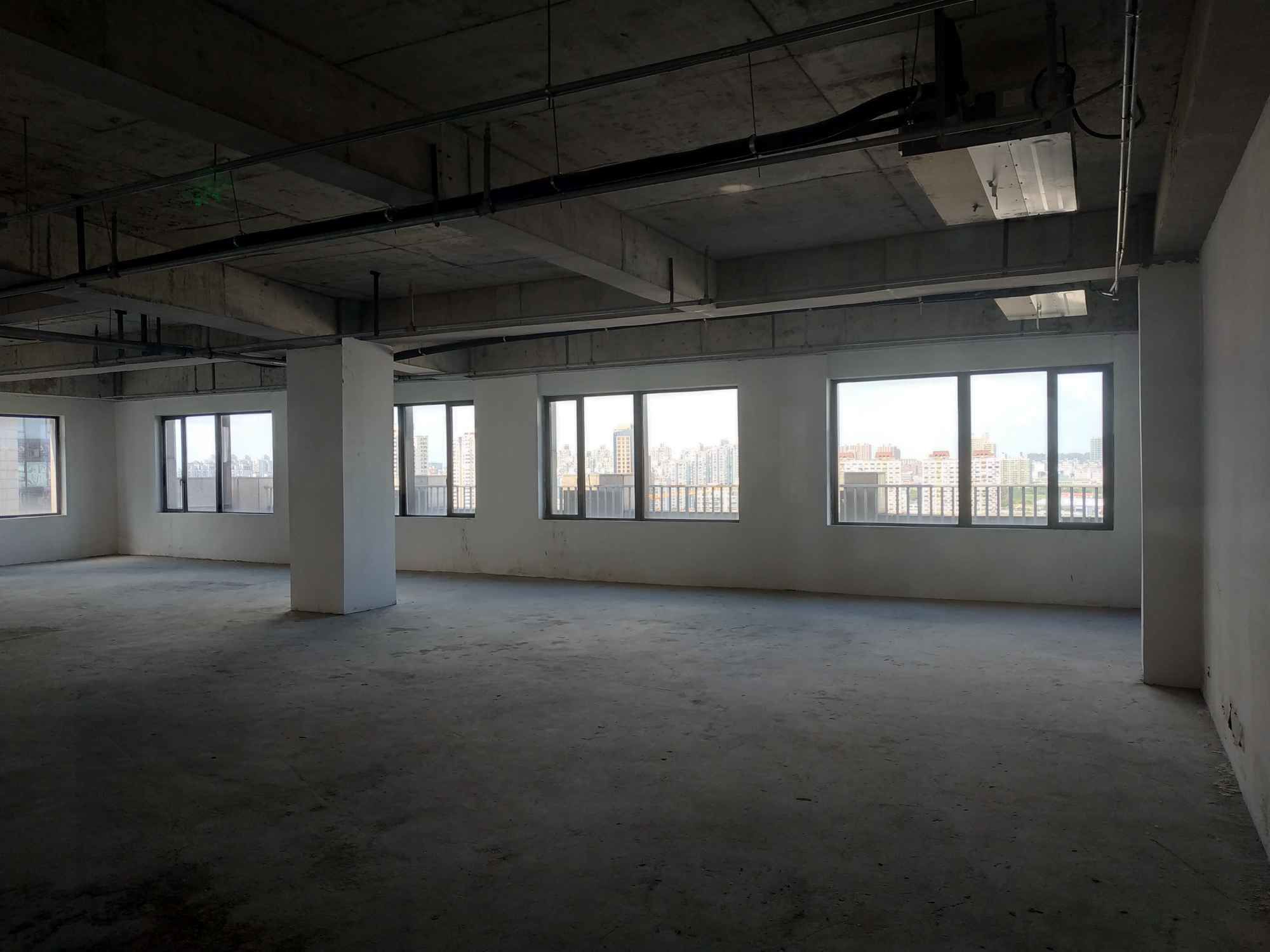 上海华侨大厦135平米办公室出租-租金价格4.56元/m²/天