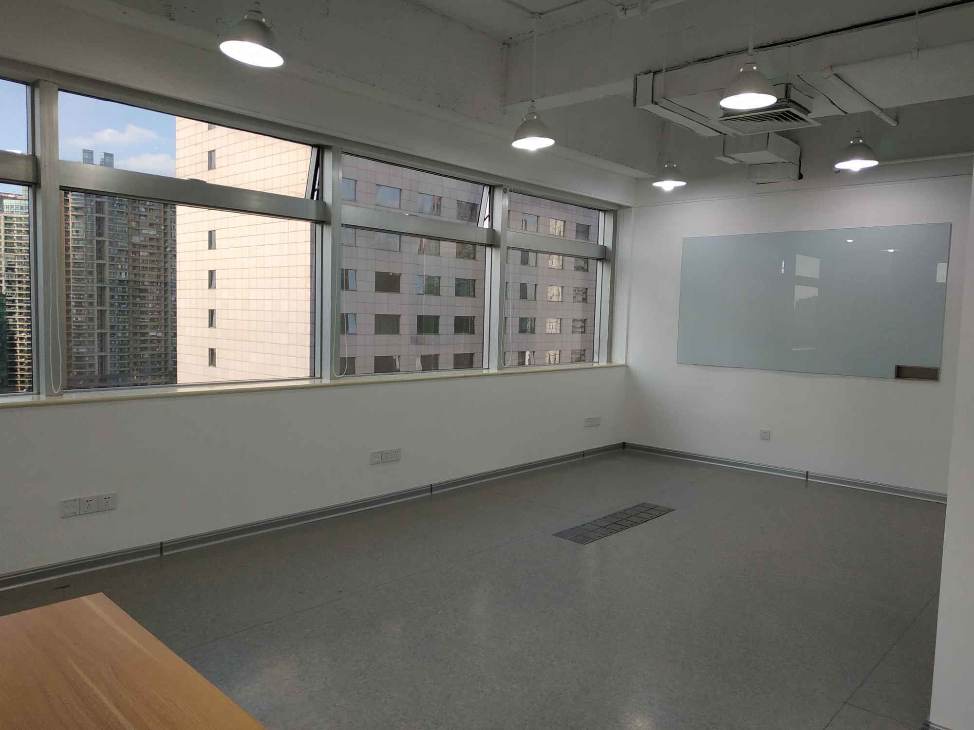 中创大厦中创大厦123平出租南京西路地铁站上盖两面窗