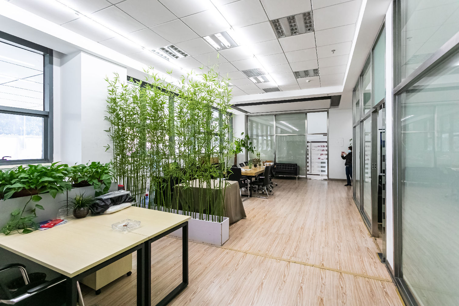 中环科技园200平米办公室出租-租金价格2.84元/m²/天