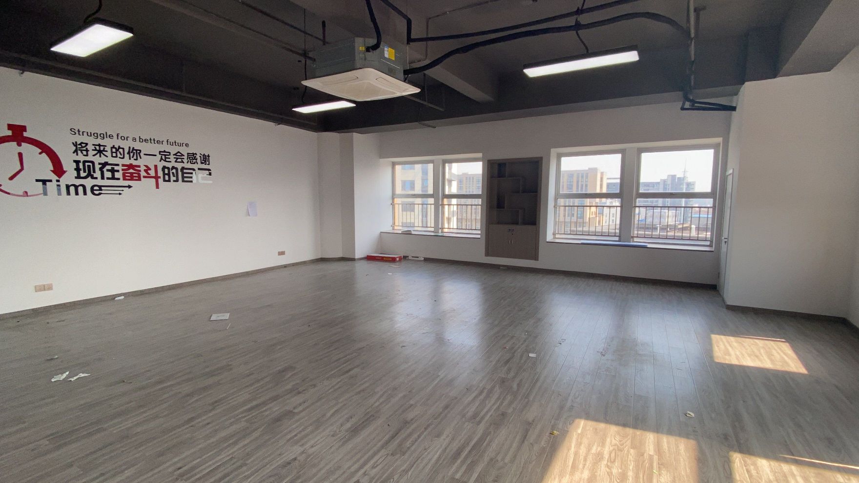 坤大科技楼158平米办公室出租-租金价格1.83元/m²/天