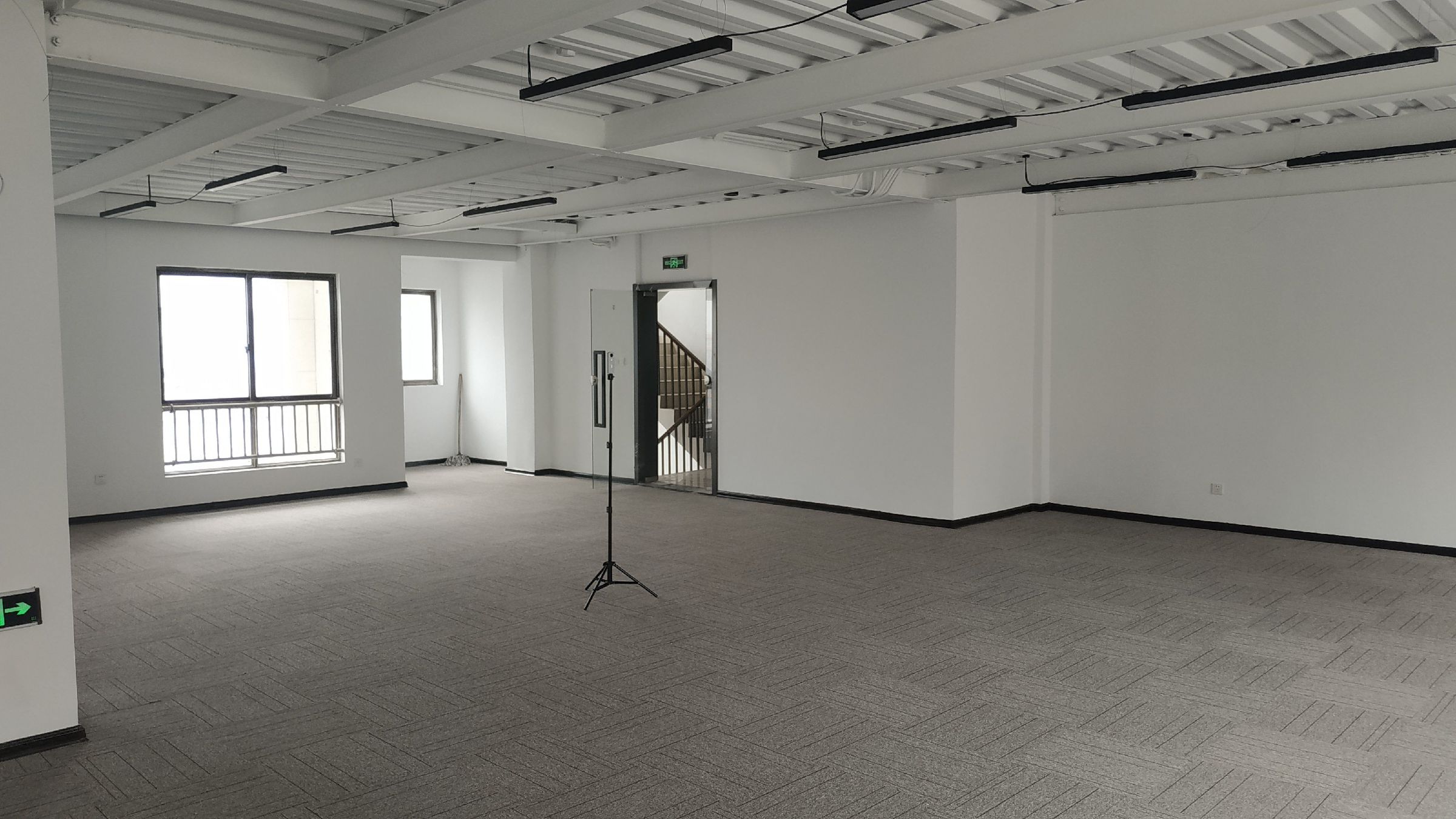 全方位科技园200平米办公室出租-租金价格1.83元/m²/天