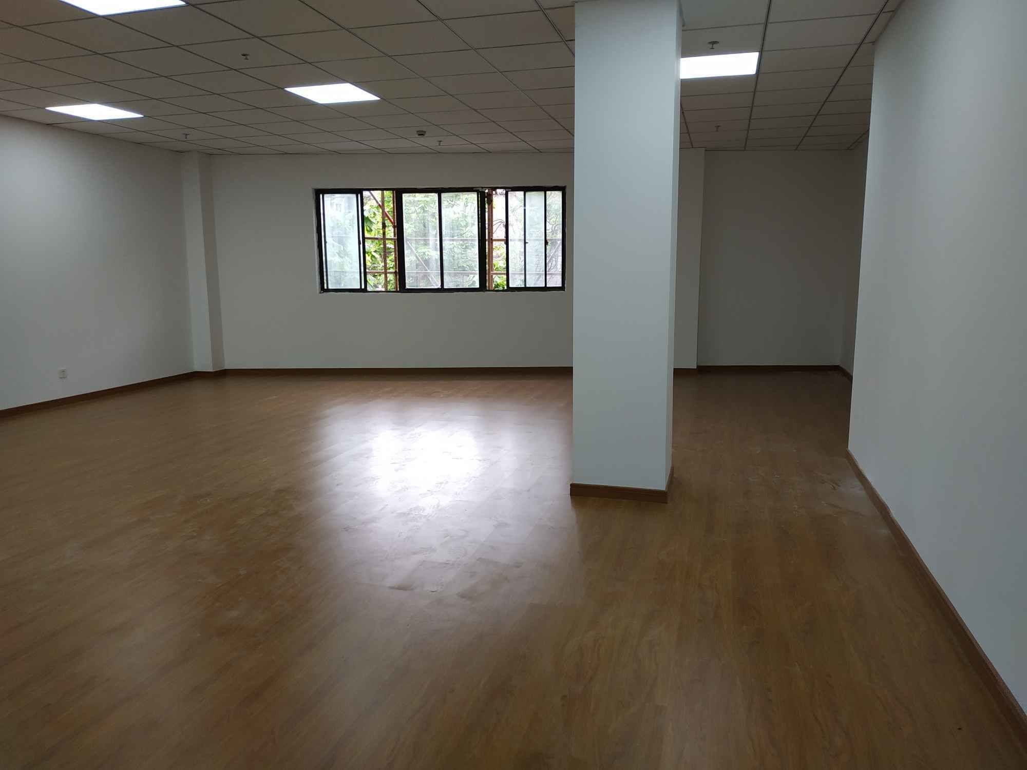 上汽霍山大楼121平米办公室出租-租金价格3.35元/m²/天