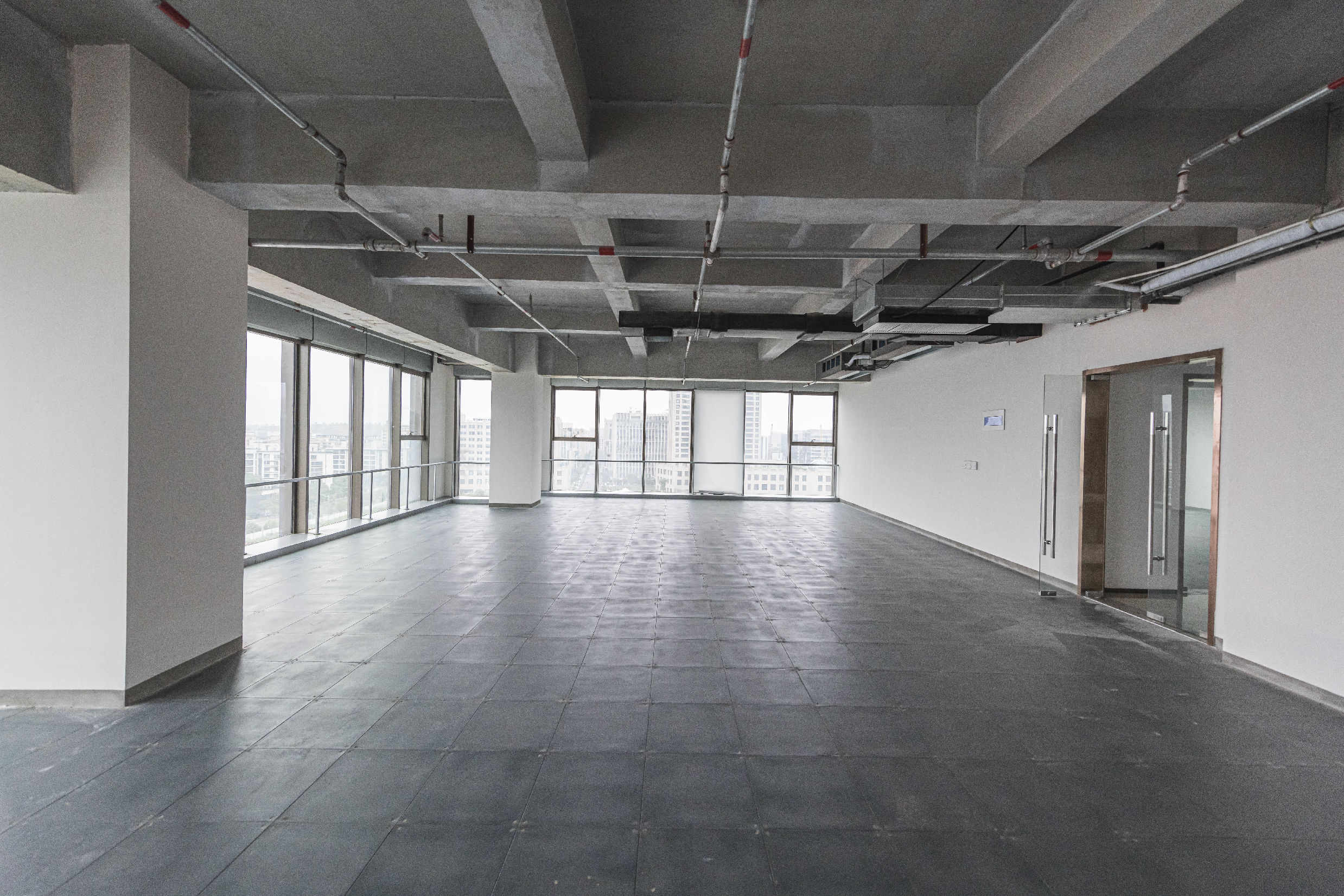君庭广场526平米办公室出租-租金价格4.87元/m²/天