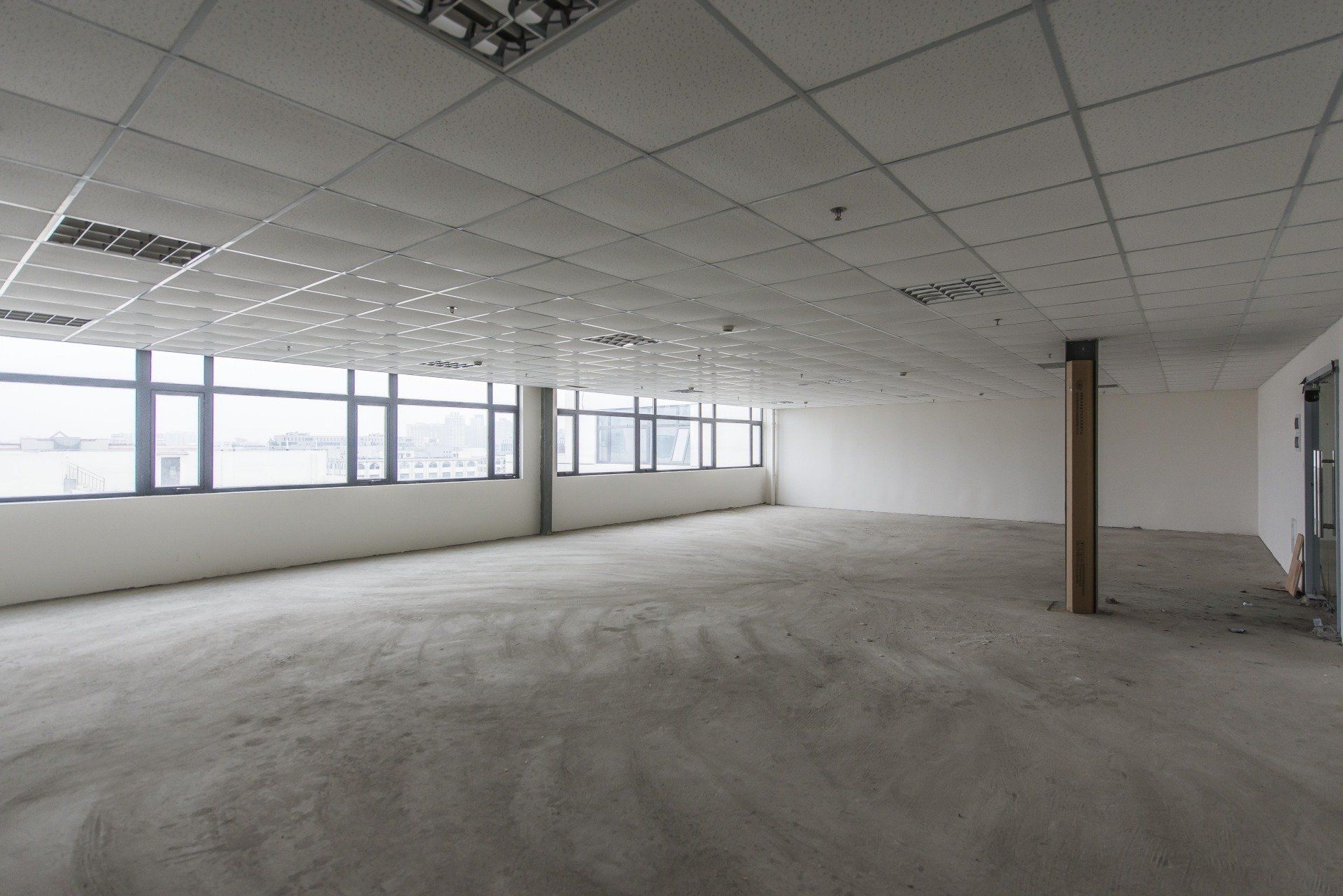 麦腾智慧天地121平米办公室出租-租金价格2.84元/m²/天