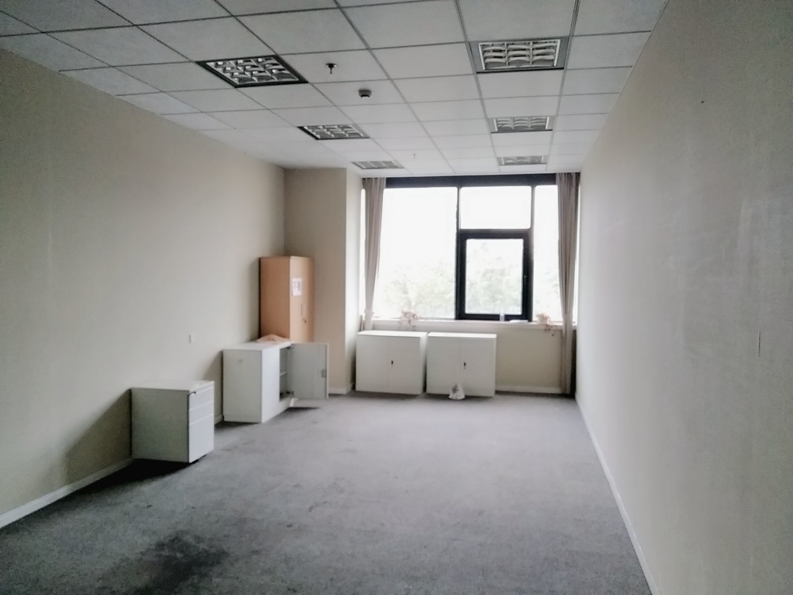 飞马旅鼎信园区530平米办公室出租-租金价格3.55元/m²/天