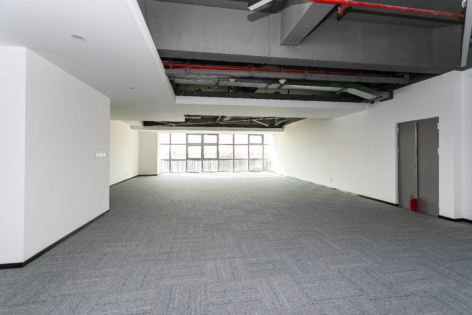 宝杨宝龙广场241平米办公室出租-租金价格3.04元/m²/天