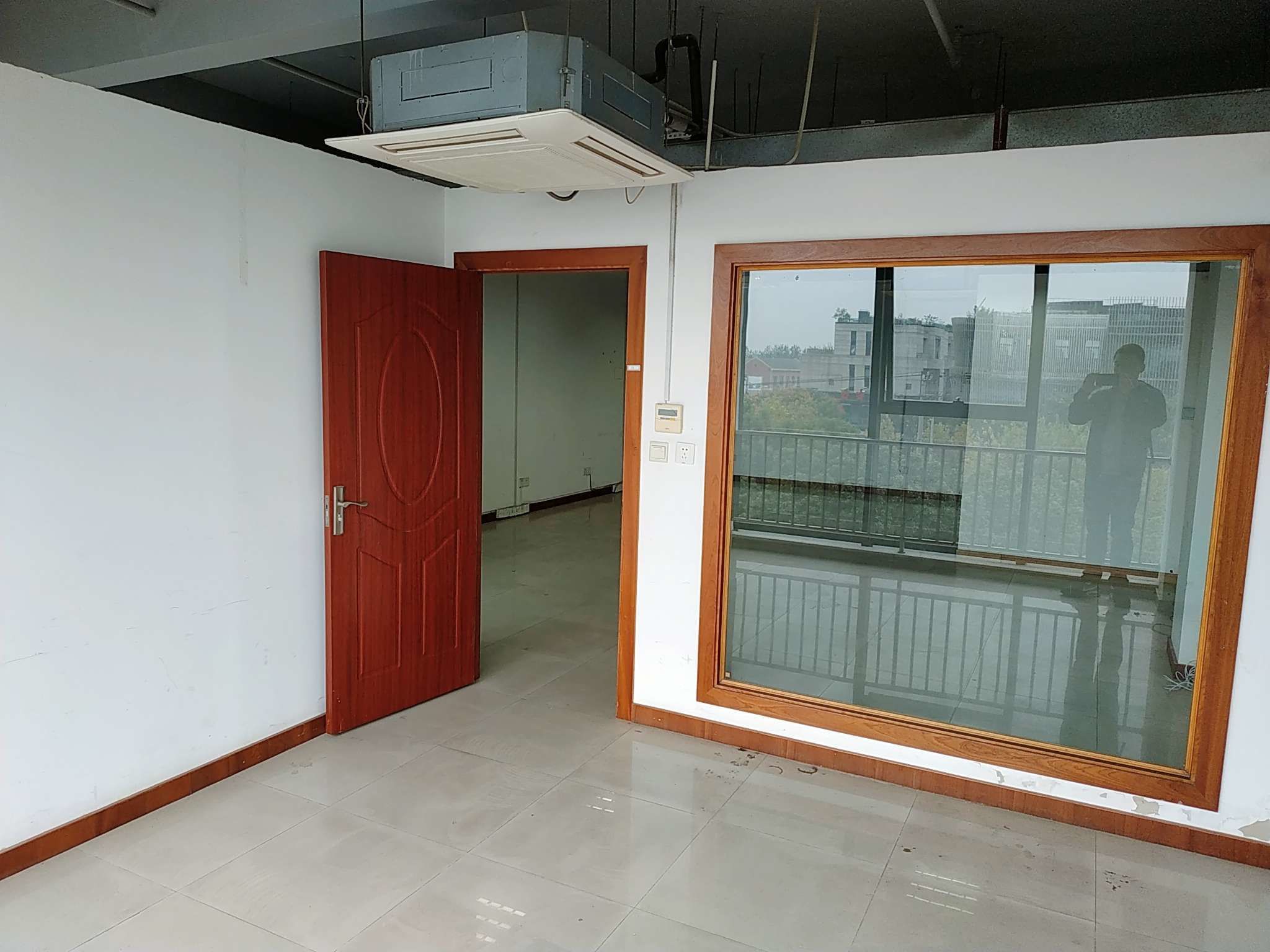 文景楼115平米办公室出租-租金价格2.74元/m²/天