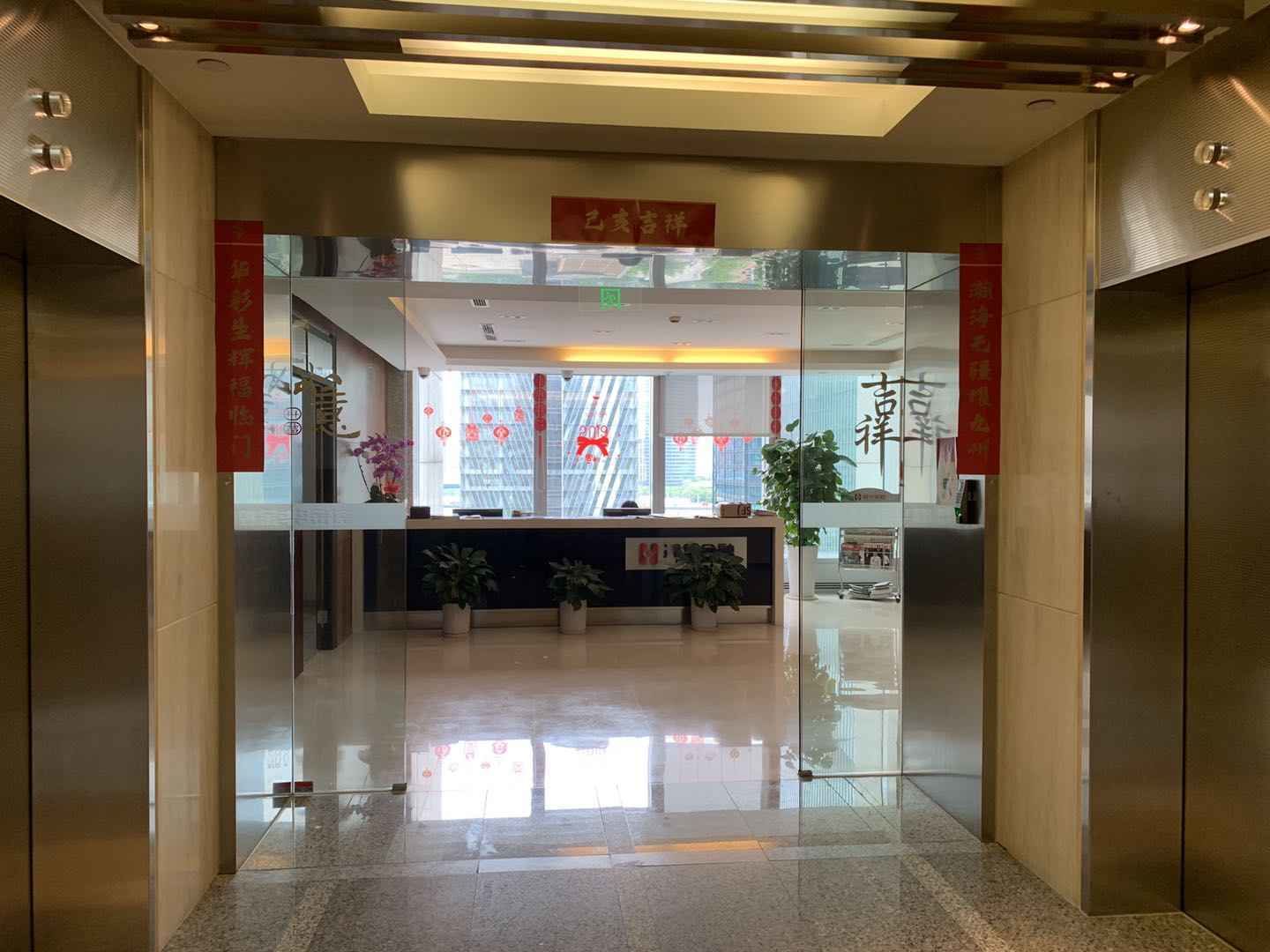 上海银行大厦303平米办公室出租-租金价格10.95元/m²/天