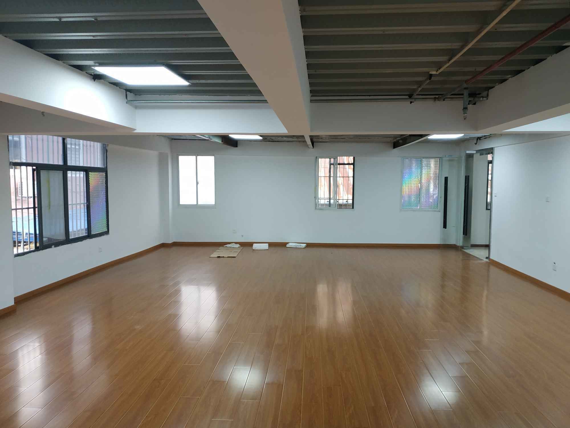 谨泛创意产业园130平米办公室出租-租金价格2.94元/m²/天