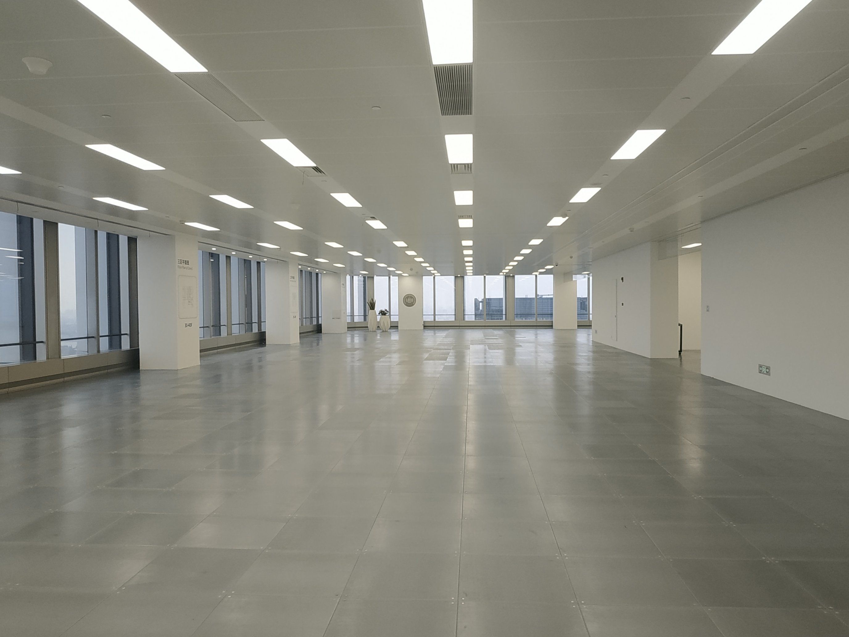前滩中心473平米办公室出租-租金价格7.30元/m²/天