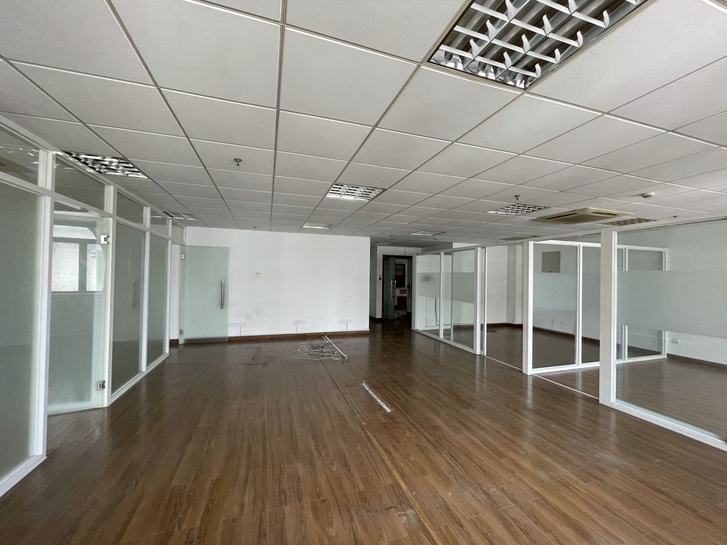 华南大厦125平米办公室出租-租金价格3.45元/m²/天
