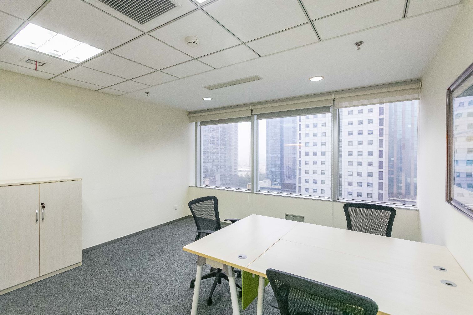 国际信贸大厦1200平米办公室出租-租金价格3.20元/m²/天