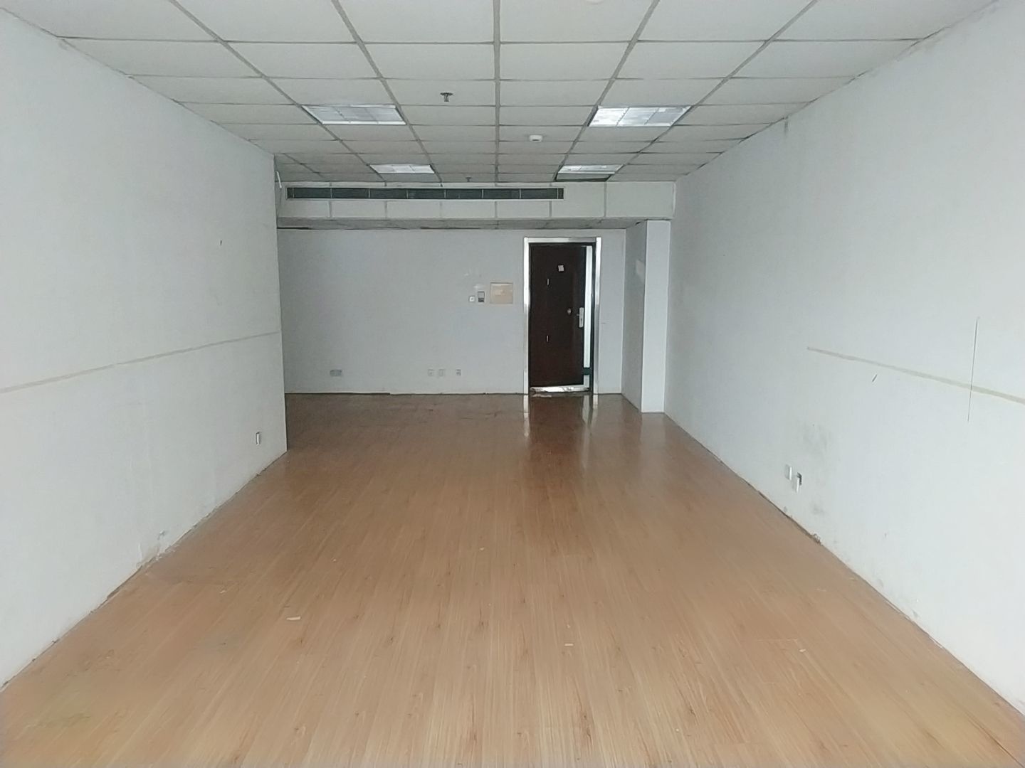 汉中广场76平米办公室出租-租金价格3.55元/m²/天