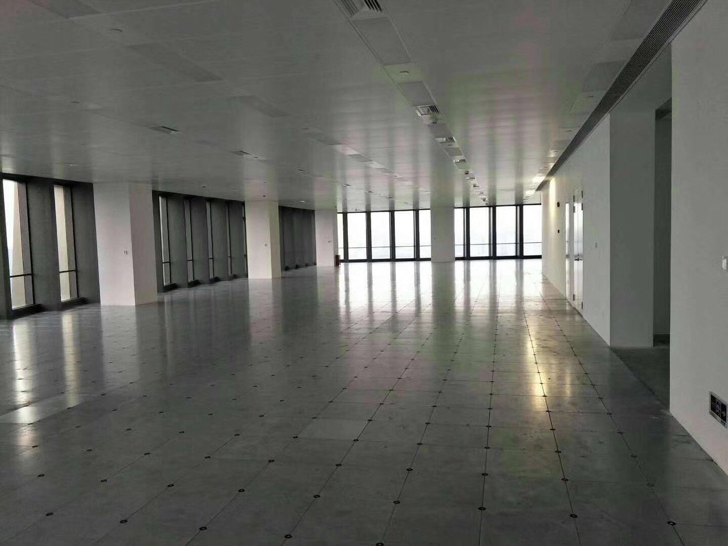 陆家嘴金控广场1640平米办公室出租-租金价格9.50元/m²/天