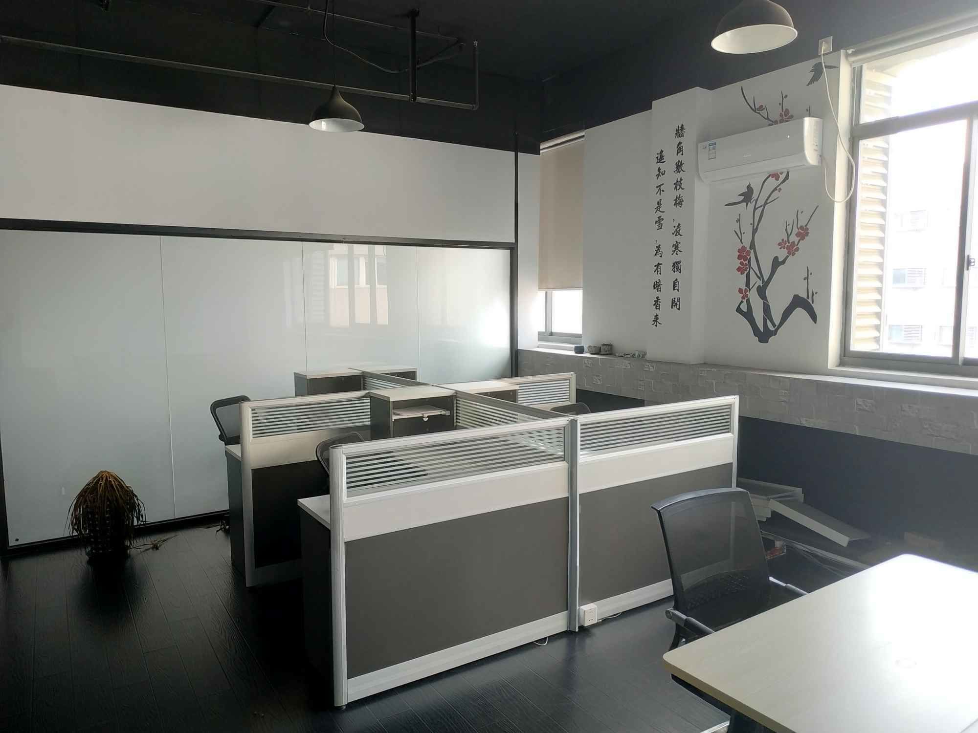 H951创意园100平米办公室出租-租金价格3.55元/m²/天