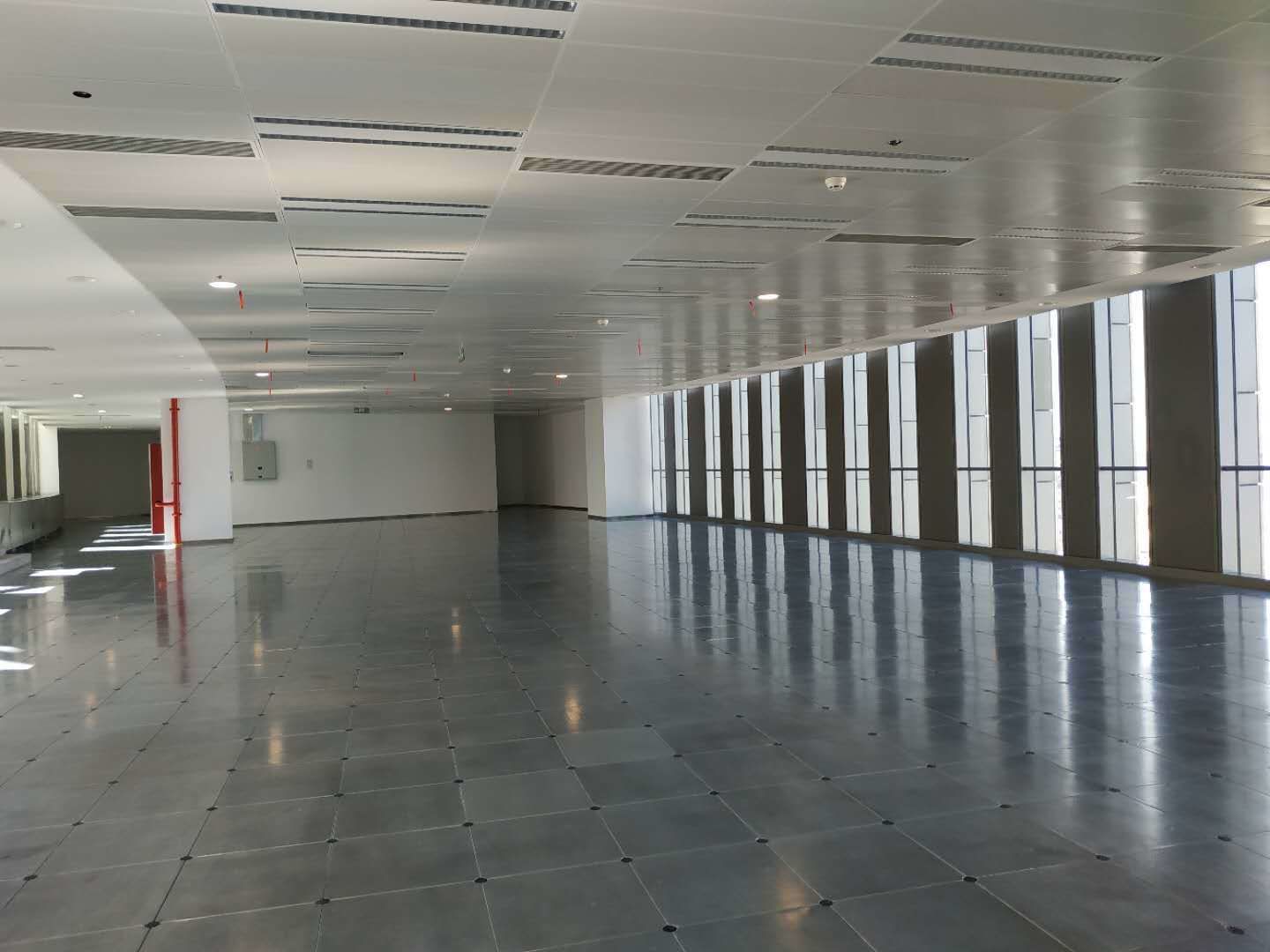 浦东世纪大都会751平米办公室出租-租金价格9.60元/m²/天