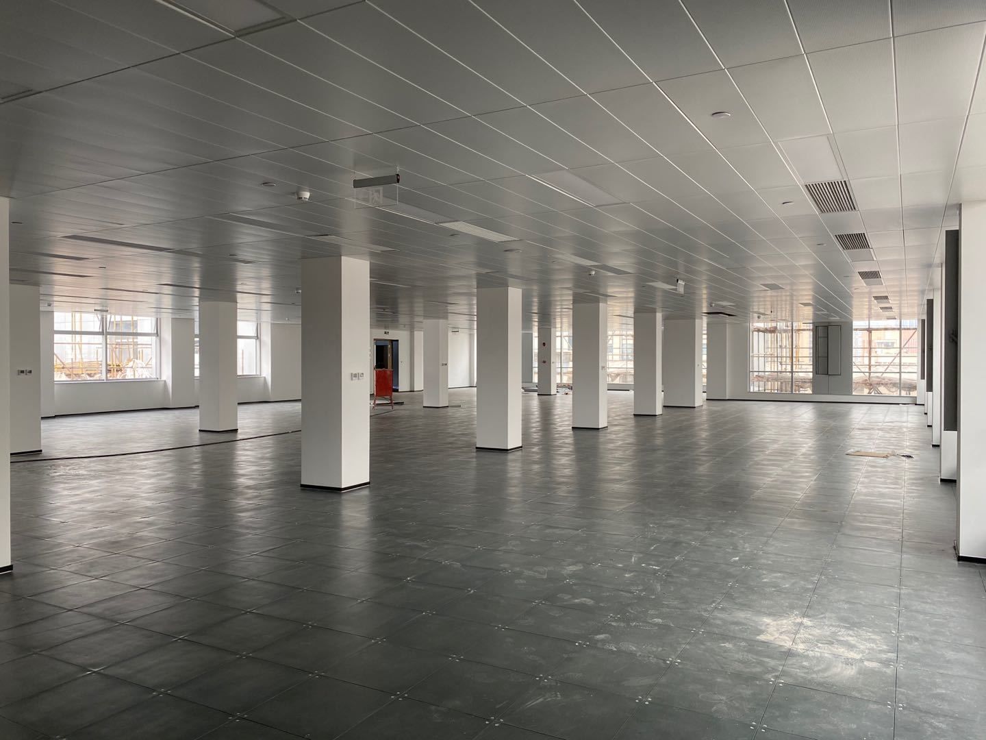 静安科技中心585平米办公室出租-租金价格5.37元/m²/天