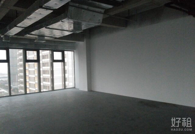 曹路宝龙广场107平米办公室出租-租金价格2.53元/m²/天