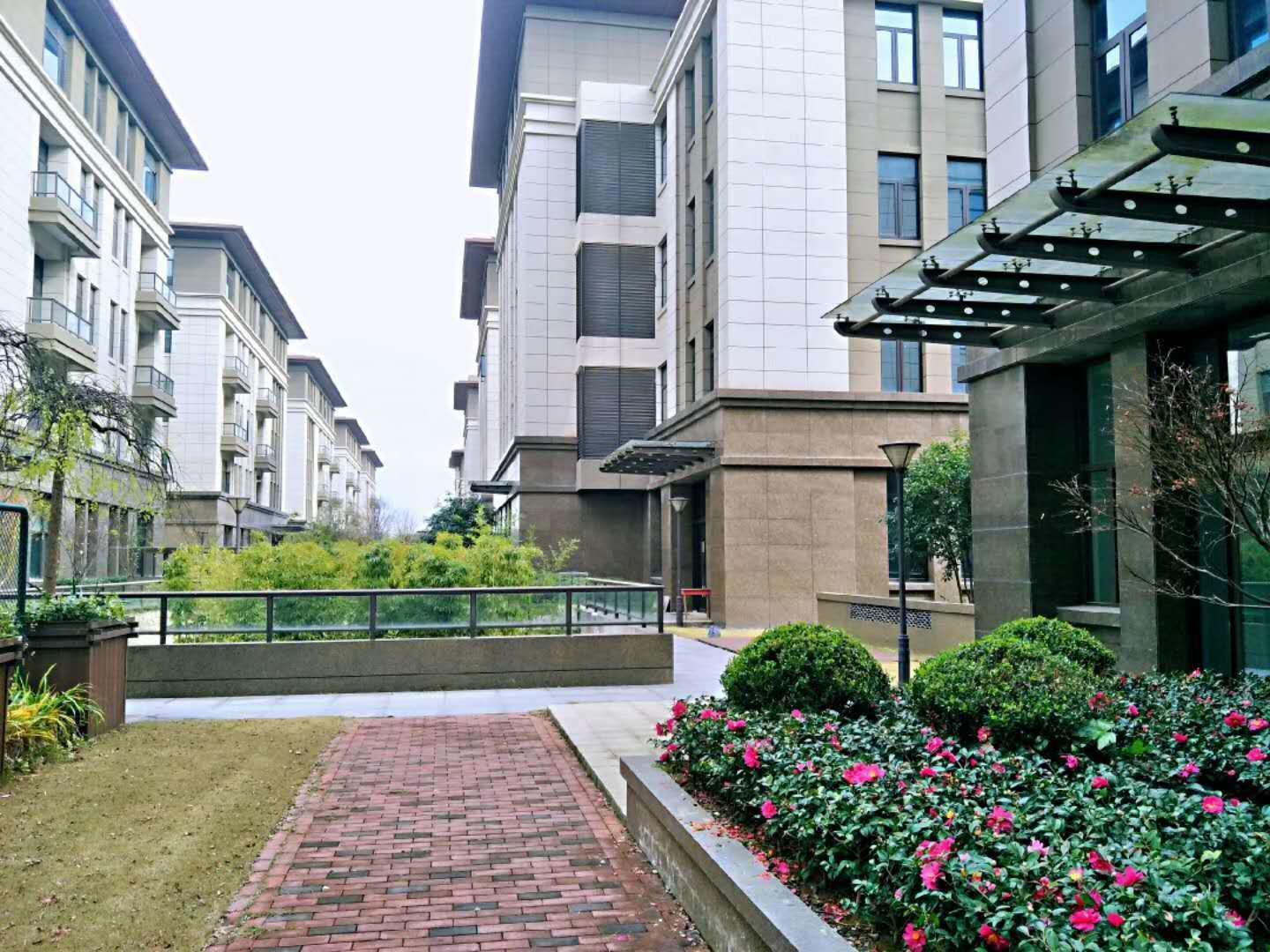 张江云立方535平米办公室出租-租金价格1.01元/m²/天