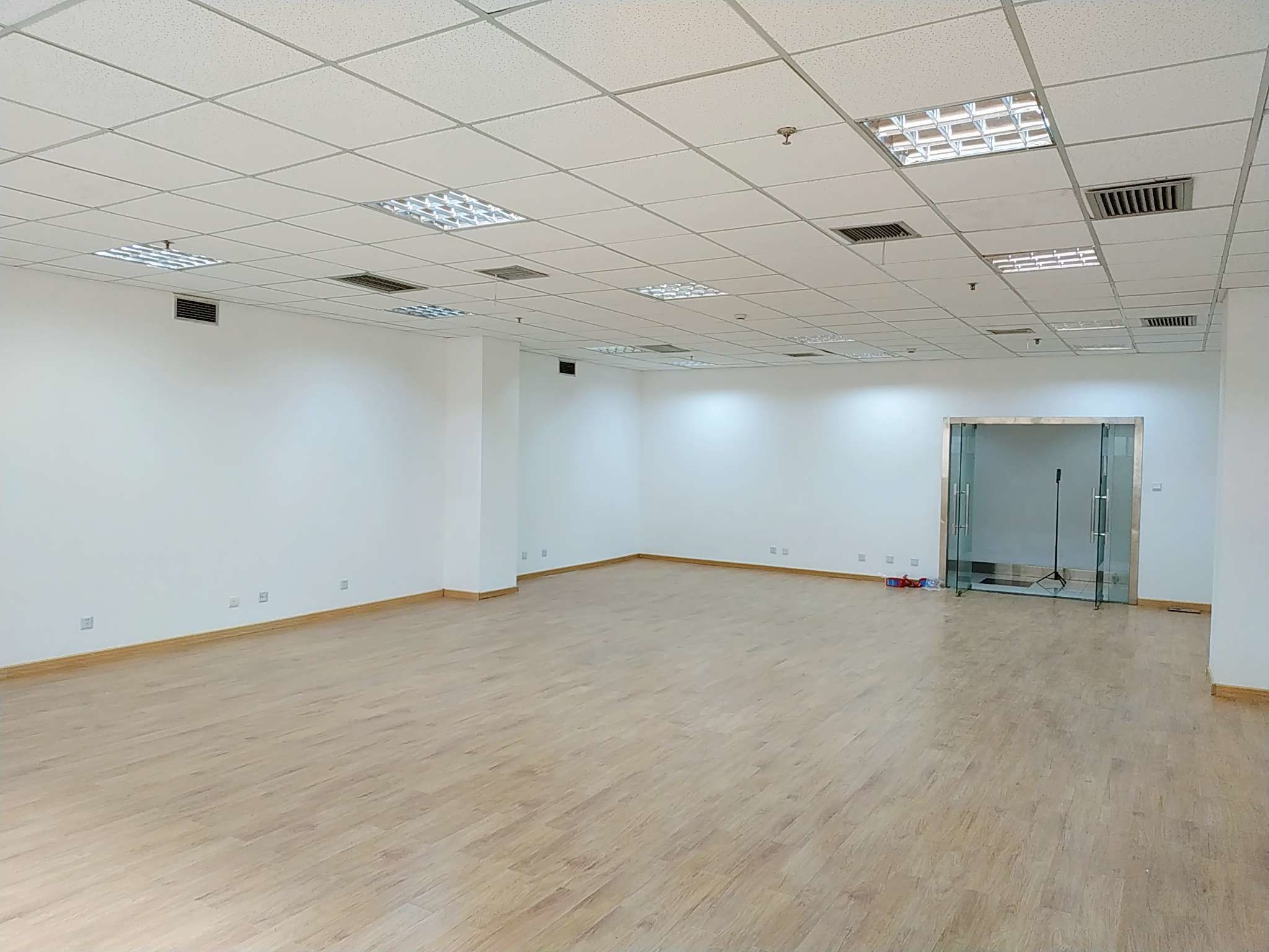 东方明珠涉外商务楼144平米办公室出租-租金价格3.24元/m²/天