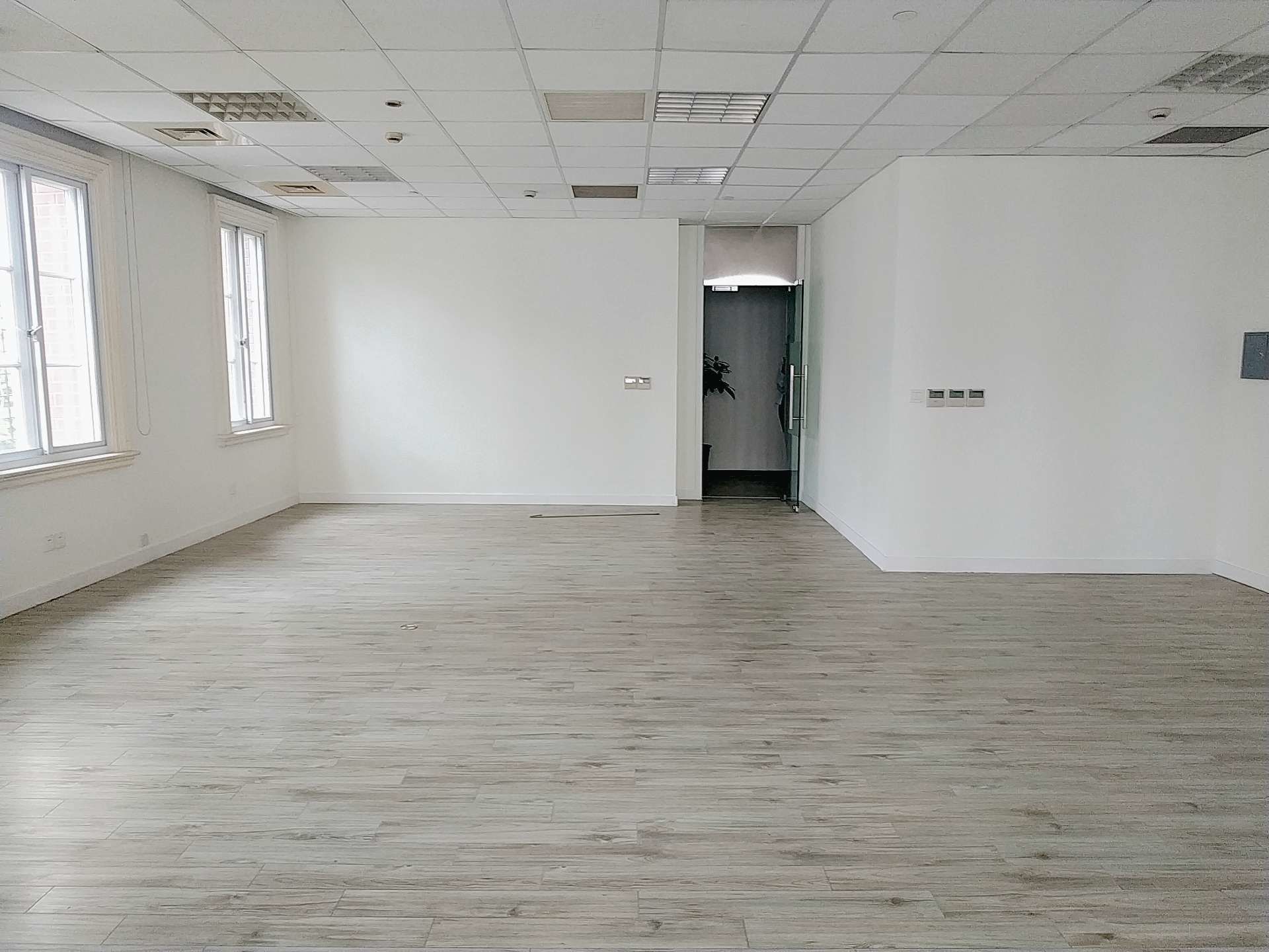 181外滩商务中心108平米办公室出租-租金价格4.80元/m²/天