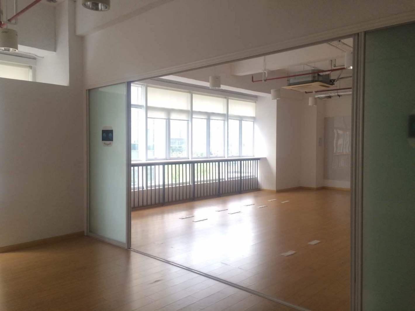 张江国家数字出版基地183平米办公室出租-租金价格4.56元/m²/天