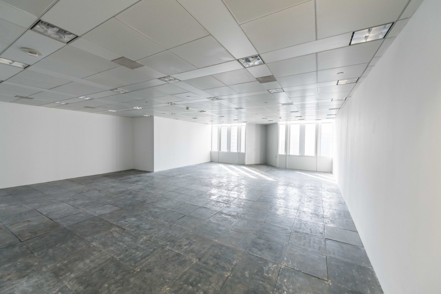 金茂大厦136平米办公室出租-租金价格12.67元/m²/天
