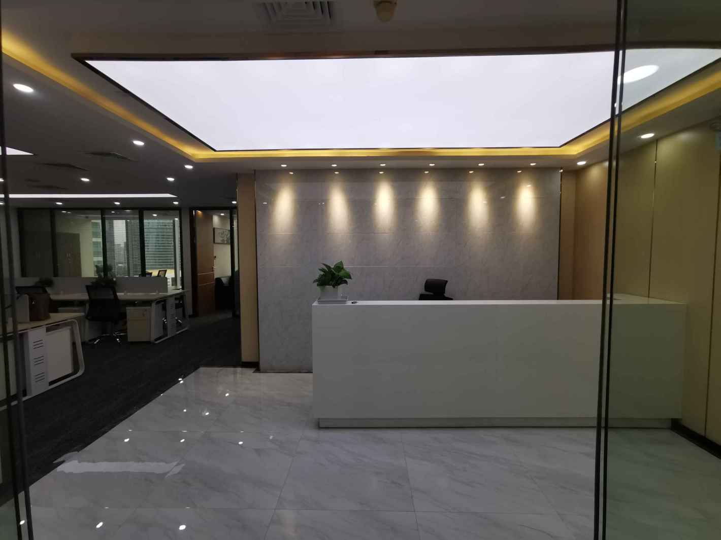 新上海国际大厦233平米办公室出租-租金价格6.59元/m²/天