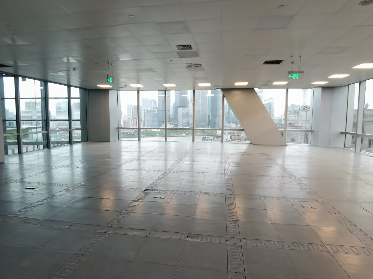 国投集团上海新办公楼1800平米办公室出租-租金价格6.80元/m²/天