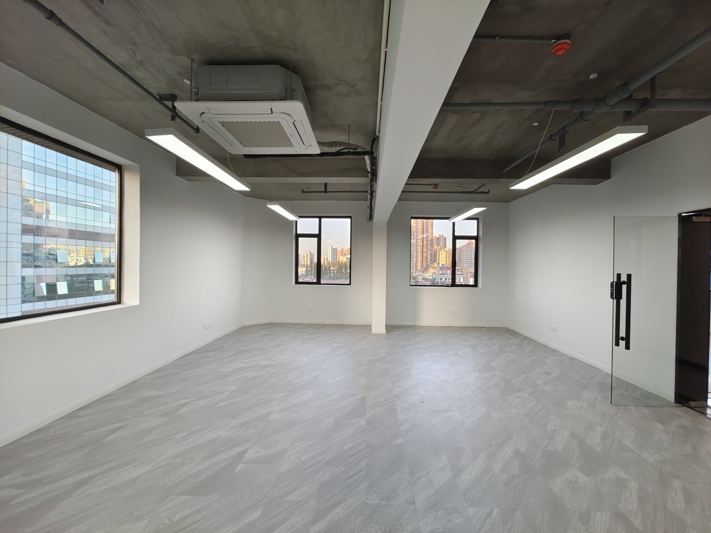 精武大厦120平米办公室出租-租金价格3.78元/m²/天